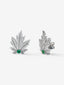 Pendientes de oro blanco de 18K con 2 esmeraldas centrales con un total de 0,34 cts, pavé de diamantes y forma de hoja de arce