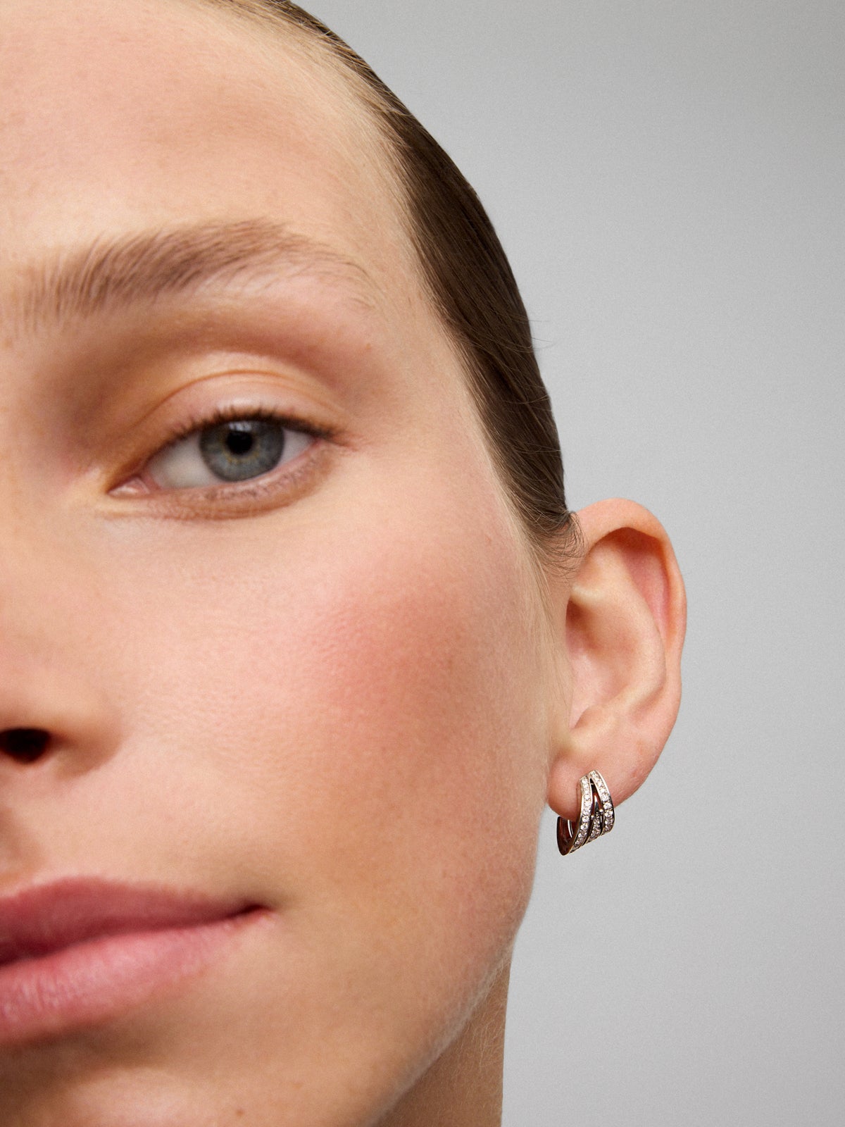 Pendientes de oro blanco de 18K con pavé de diamantes en talla brillante con un total de 0,52 cts