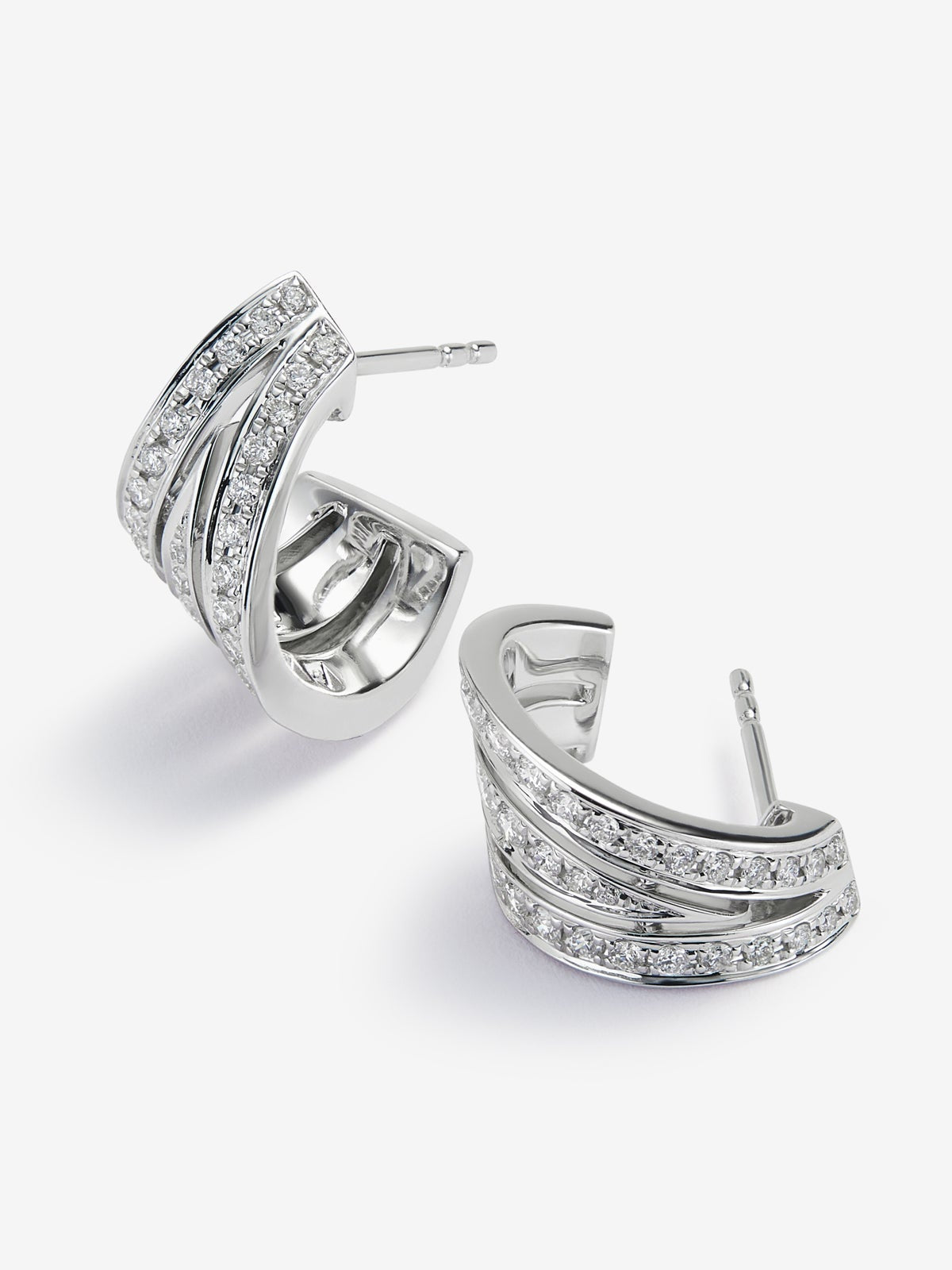 Pendientes de oro blanco de 18K con pavé de diamantes en talla brillante con un total de 0,52 cts
