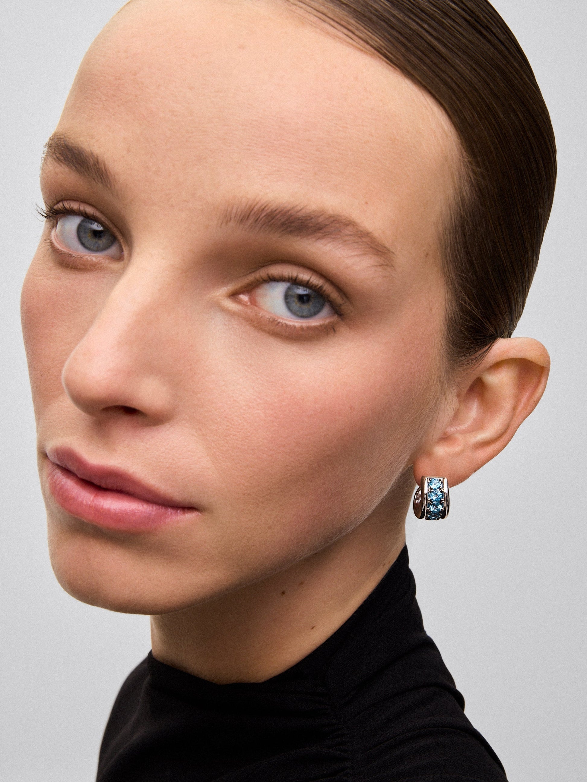 Pendientes de plata 925 con pavé de topacios azul swiss en talla brillante