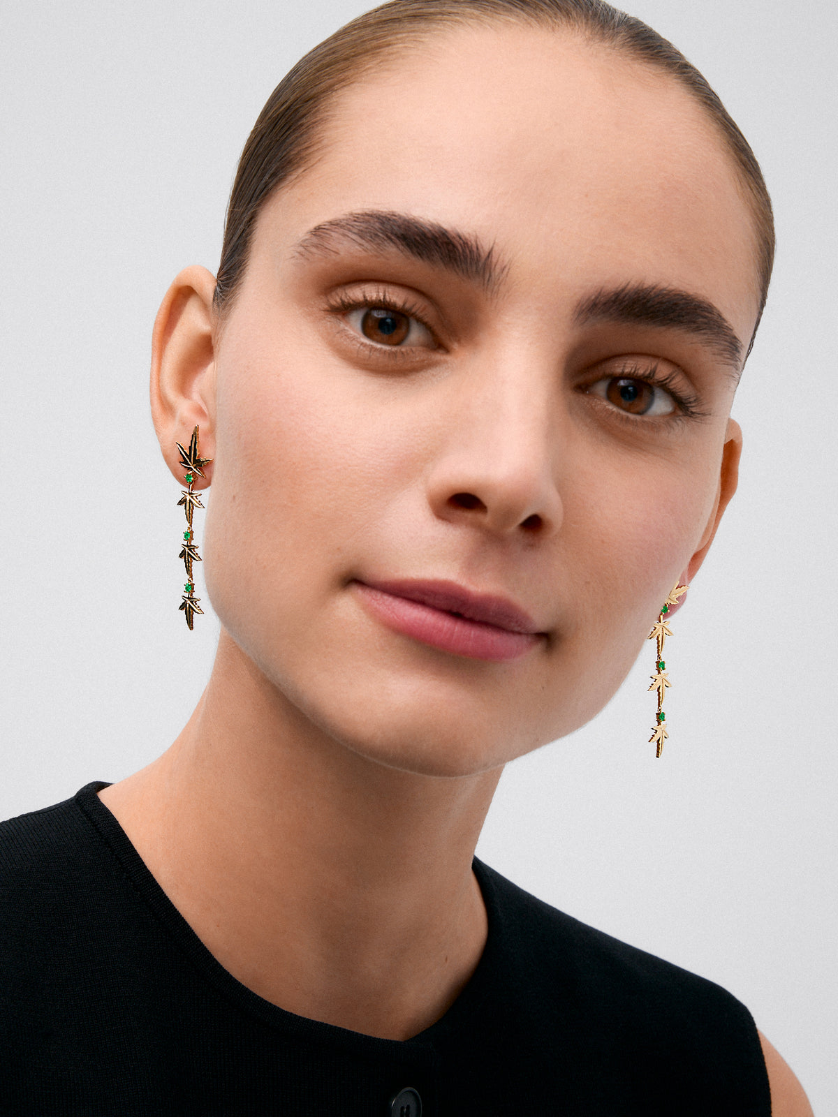 Pendientes de oro amarillo con esmeralda