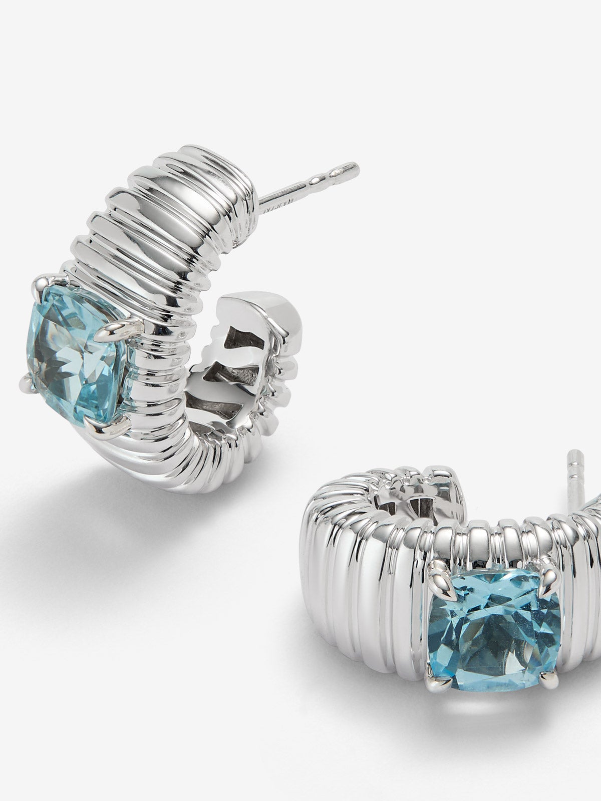 Pendientes gallonados de plata 925 con  topacios azul Sky
