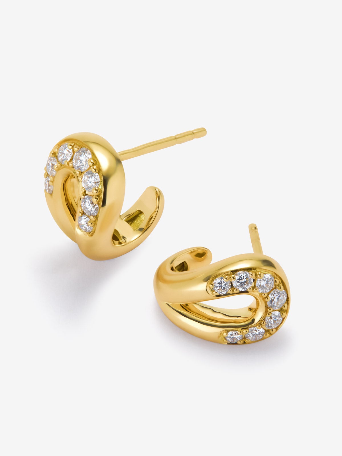 Pendientes eslabón de oro amarillo de 18K con  14 diamantes en talla brillante con un total de 0,3 cts