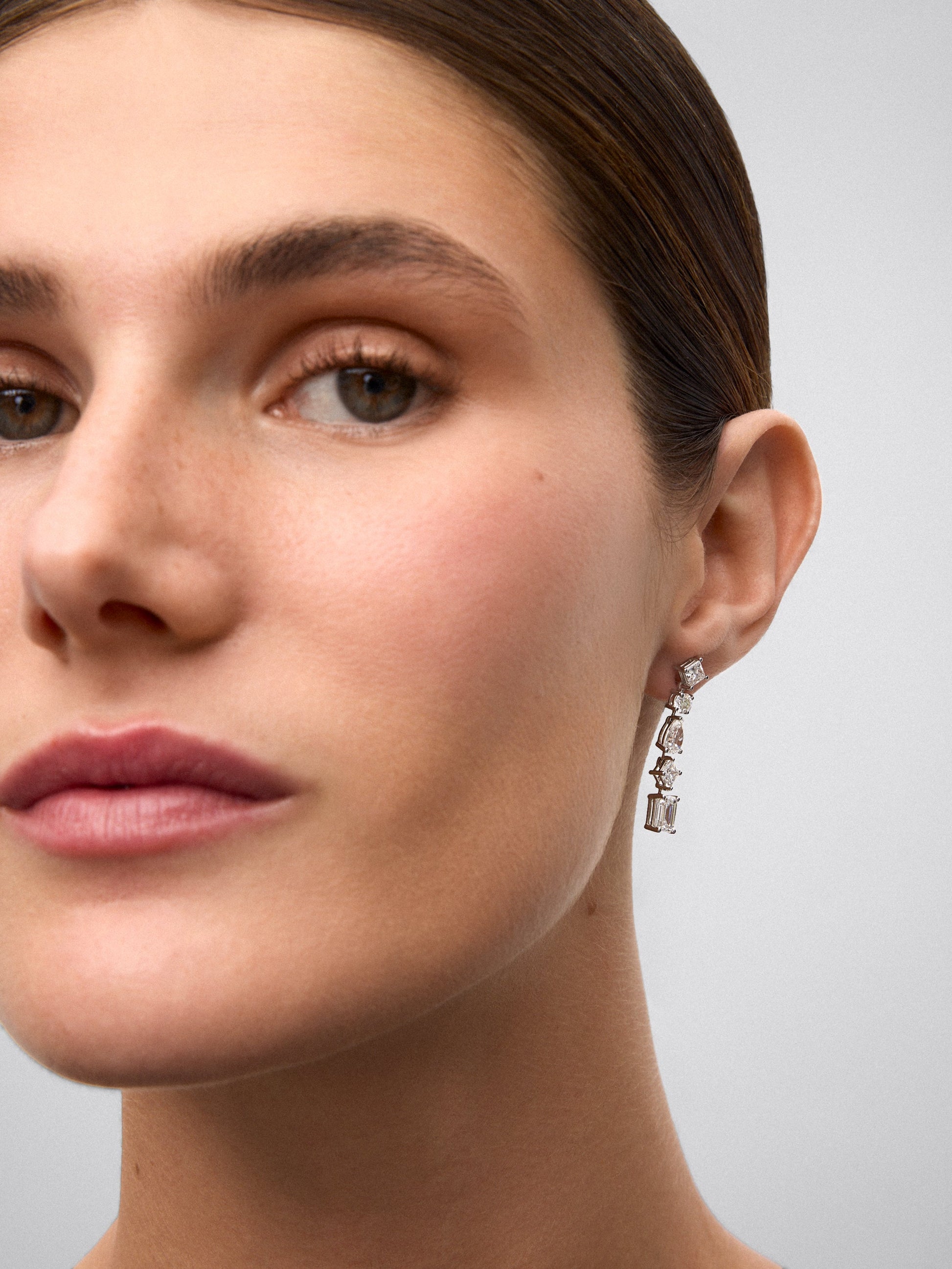 Pendientes de alta joyería en oro blanco de 18K y diamantes