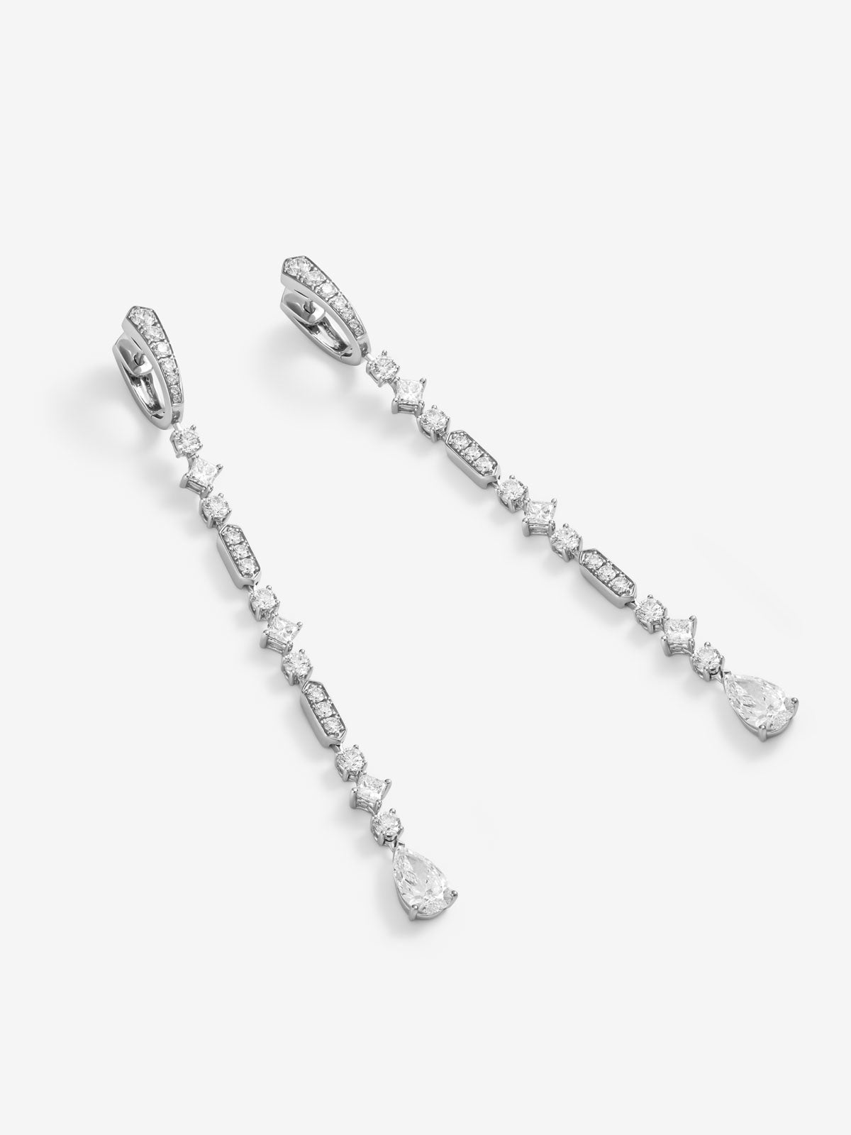 Pendientes de Alta Joyería en oro blanco de 18K con diamantes