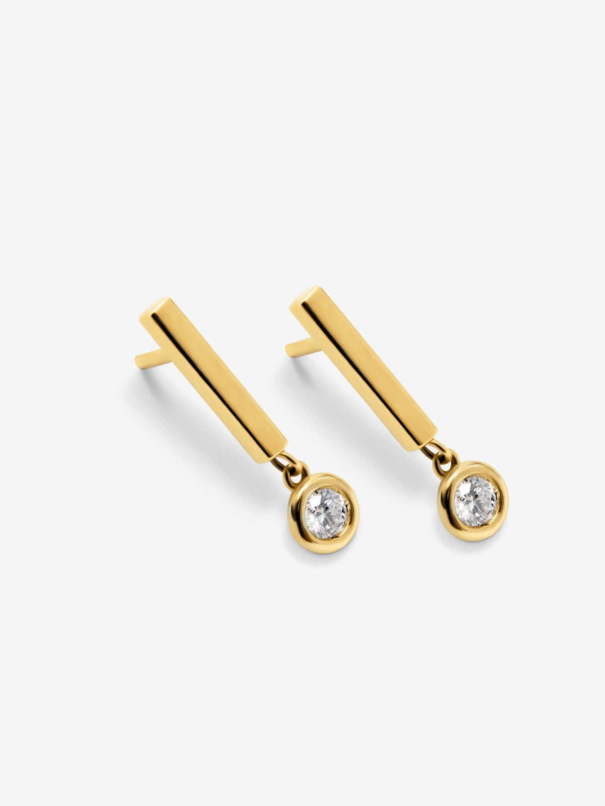 Pendientes de oro amarillo de 18K con 2 diamantes en talla brillante con un total de 0,12 cts