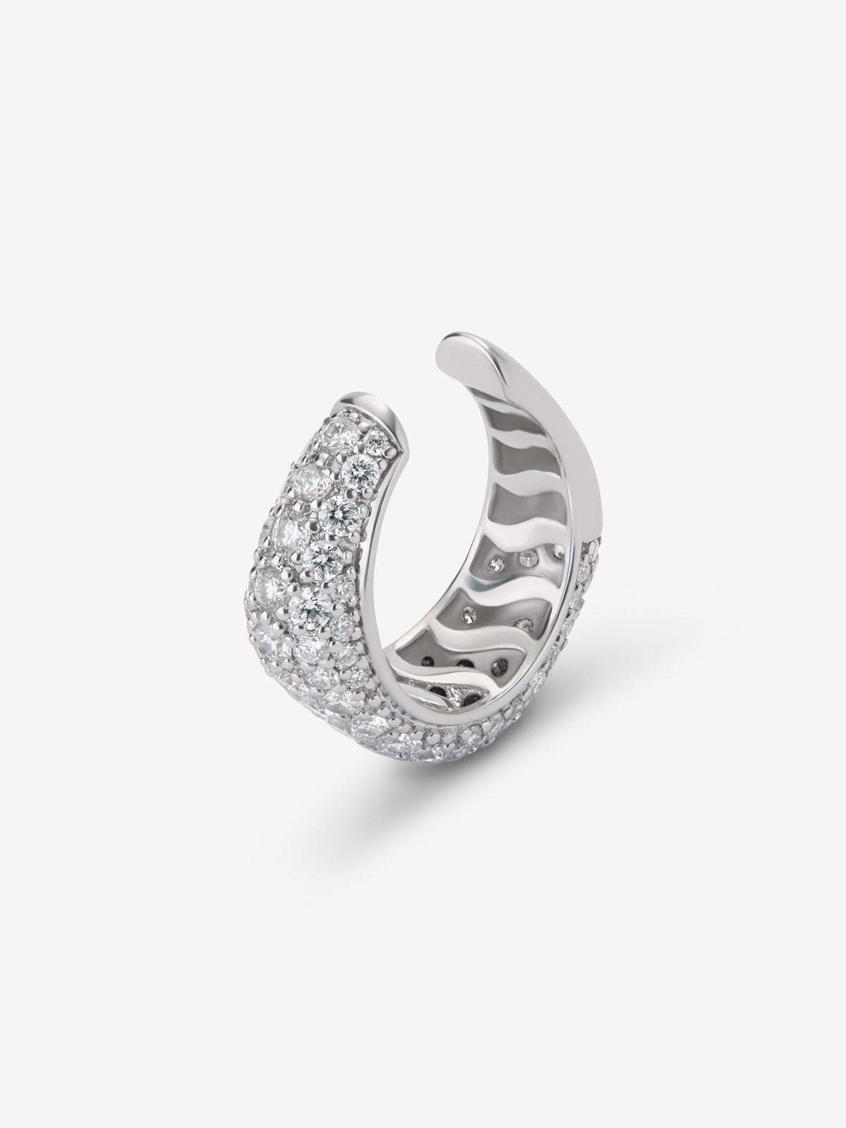 Pendientes de oro blanco de 18K con pavé de diamantes en talla brillante con un total de 0,71 cts