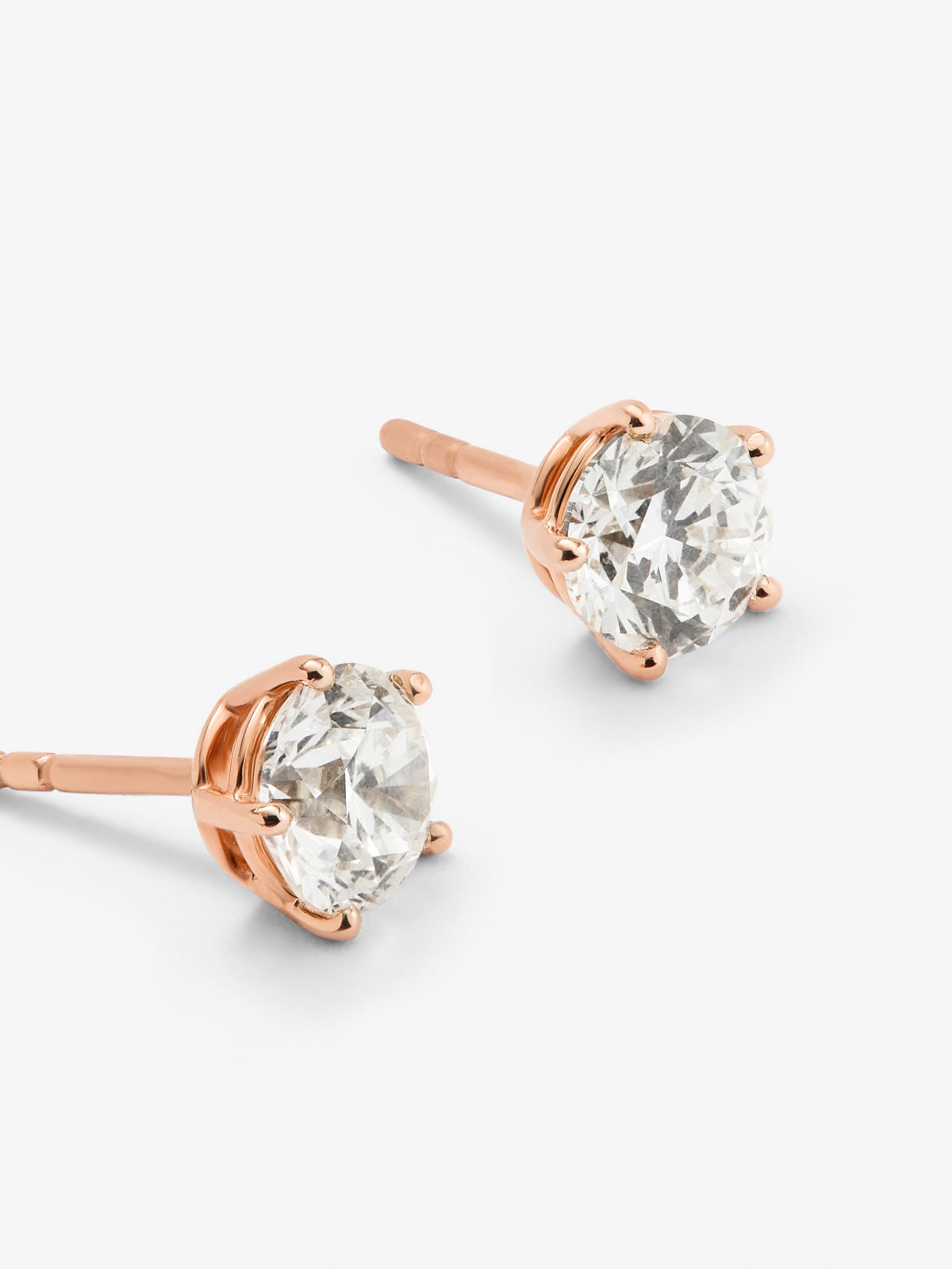 Pendientes de oro blanco de 18K con diamantes blancos en talla brillante de 0,3 cts