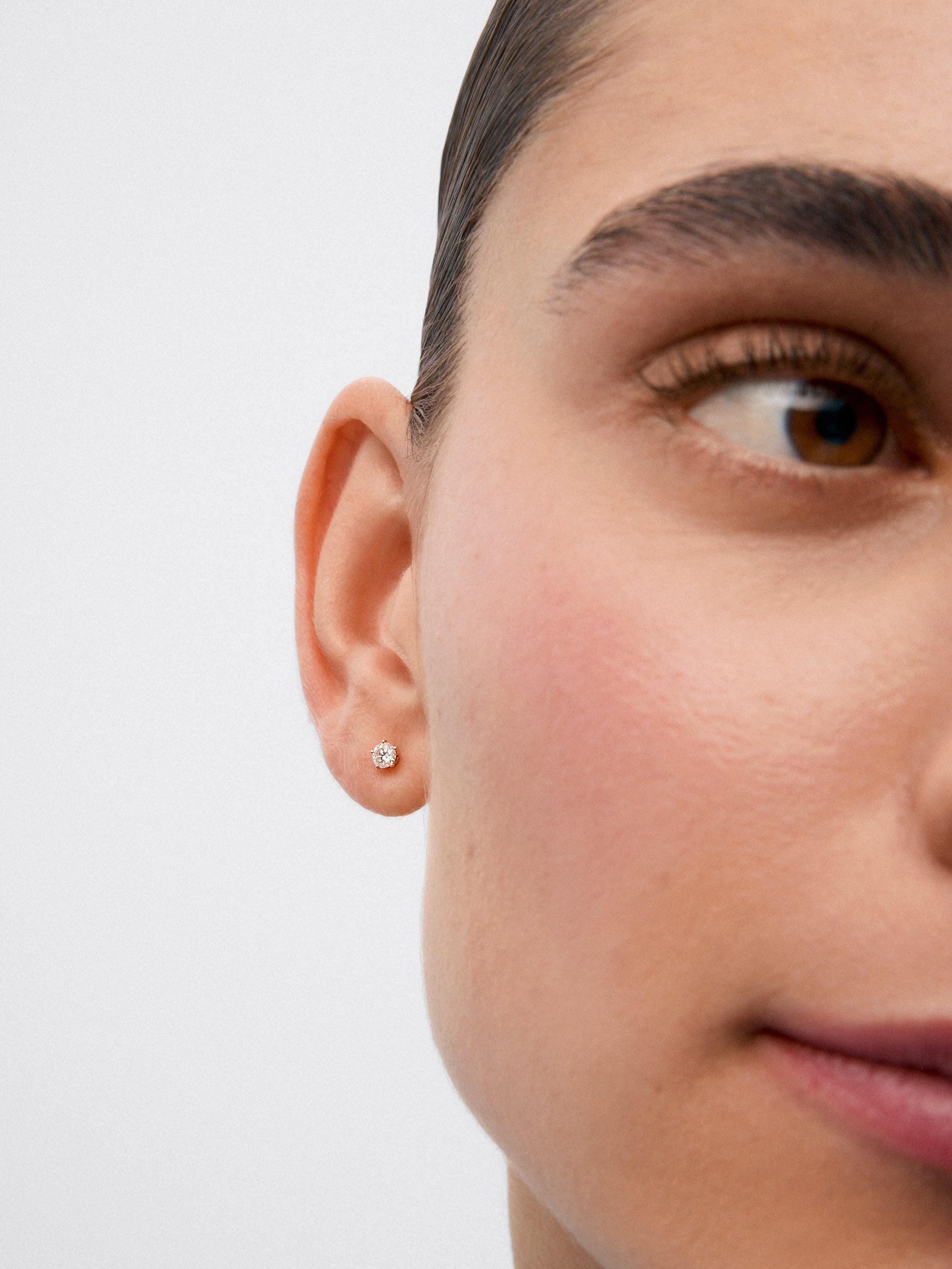 Pendientes de oro blanco de 18K con diamantes blancos en talla brillante de 0,3 cts