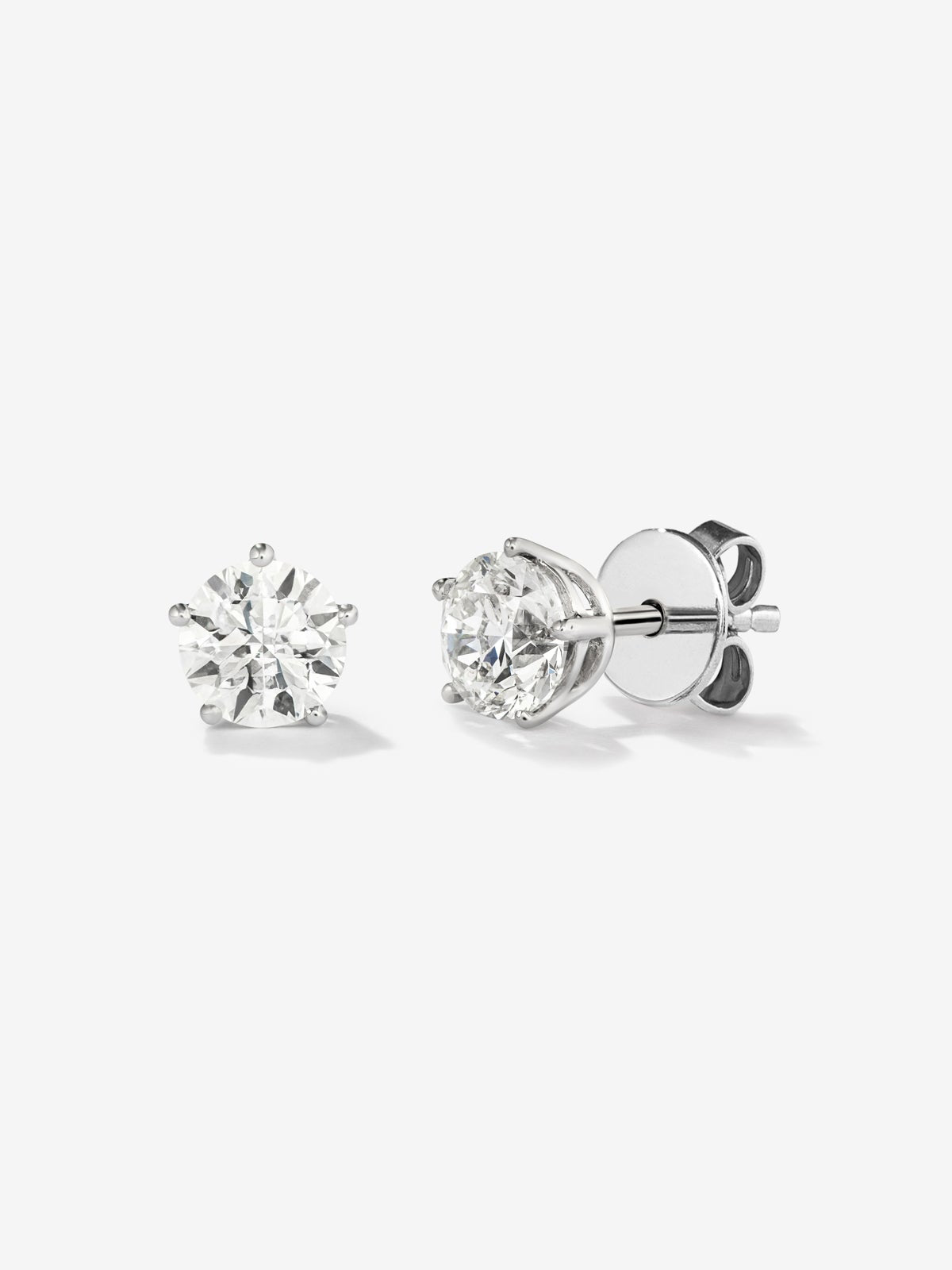 Pendientes de oro blanco de 18K con diamante solitario