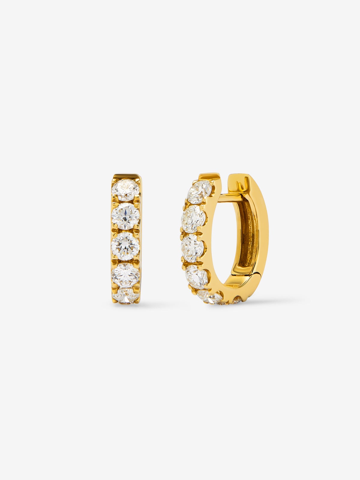 Pendientes de aro de oro amarillo de 18K con 14 diamantes blancos en talla brillante con un total de 0,39 cts