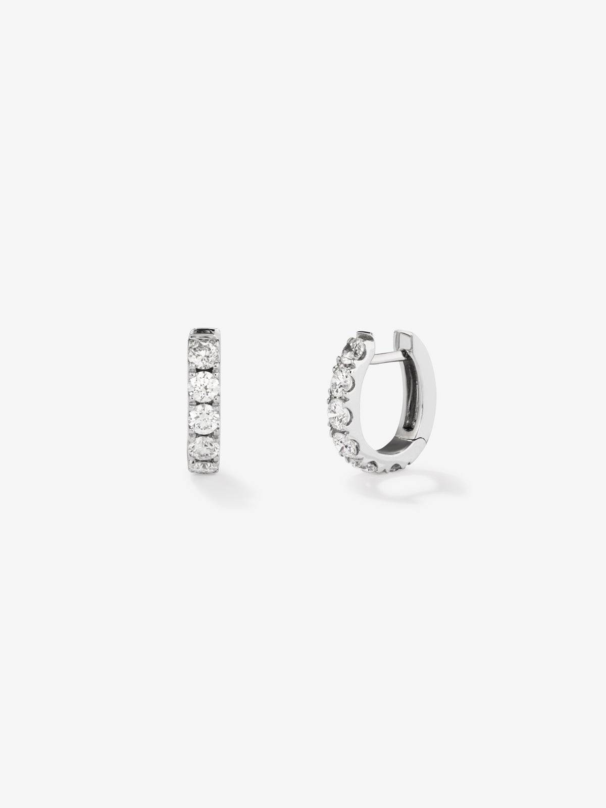 Pendientes de aro de oro blanco de 18K con 12 diamantes en talla brillante con un total de 1,2 cts 