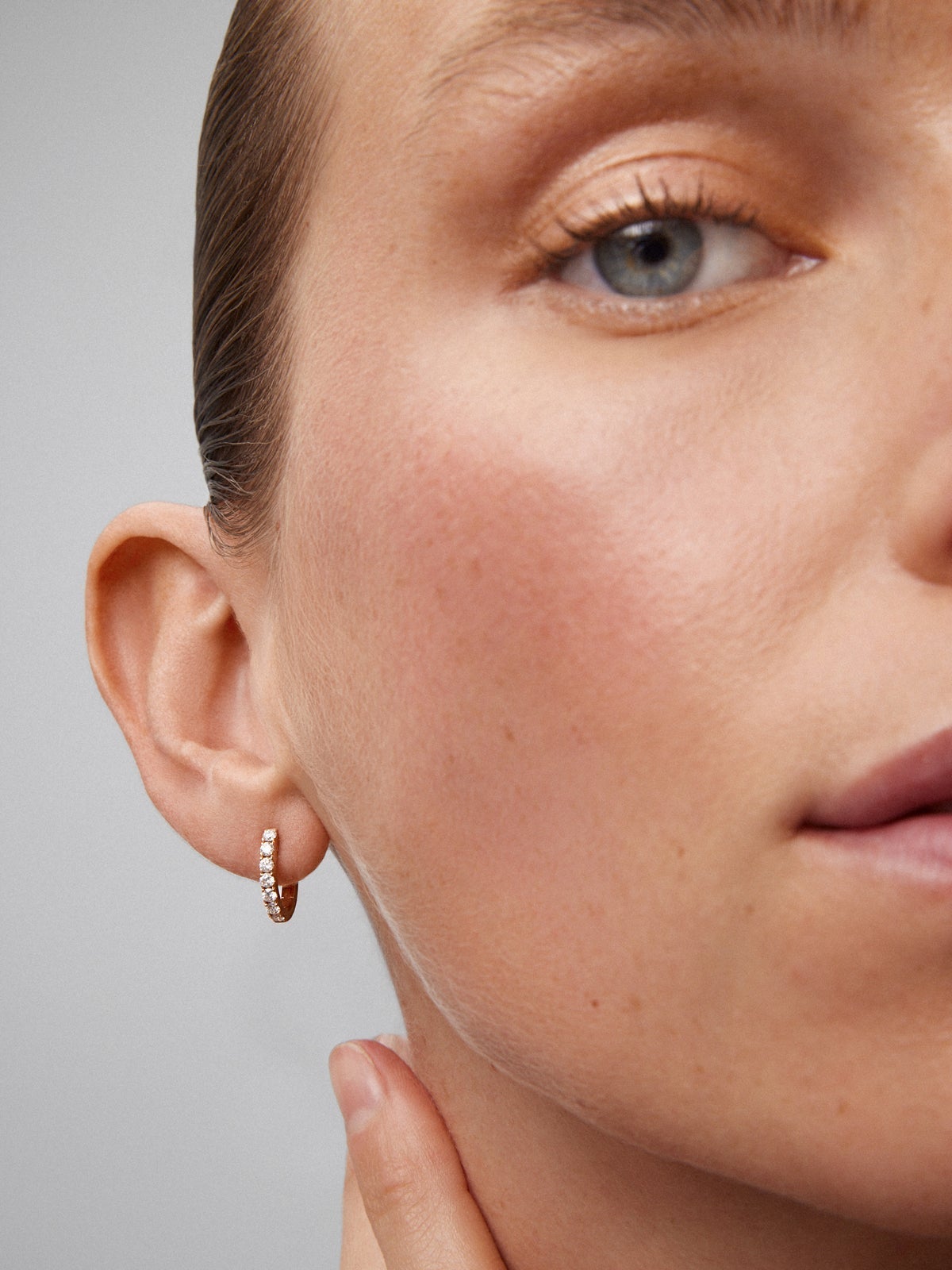 Pendientes de aro de oro rosa de 18K con diamantes en talla brillante de 0,39 cts