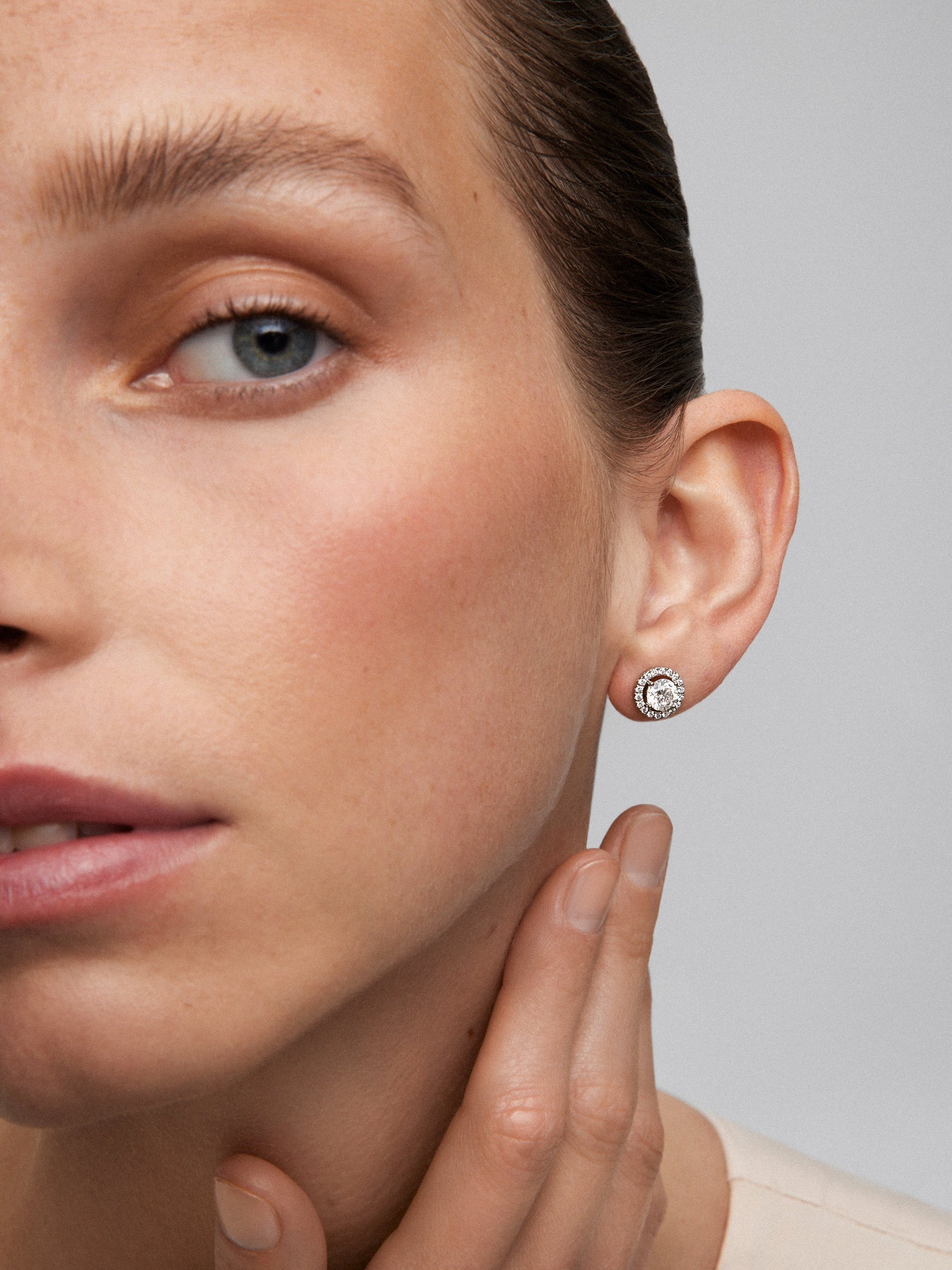 Pendientes de oro blanco de 18K con diamantes en talla brillante de 1,4 cts
