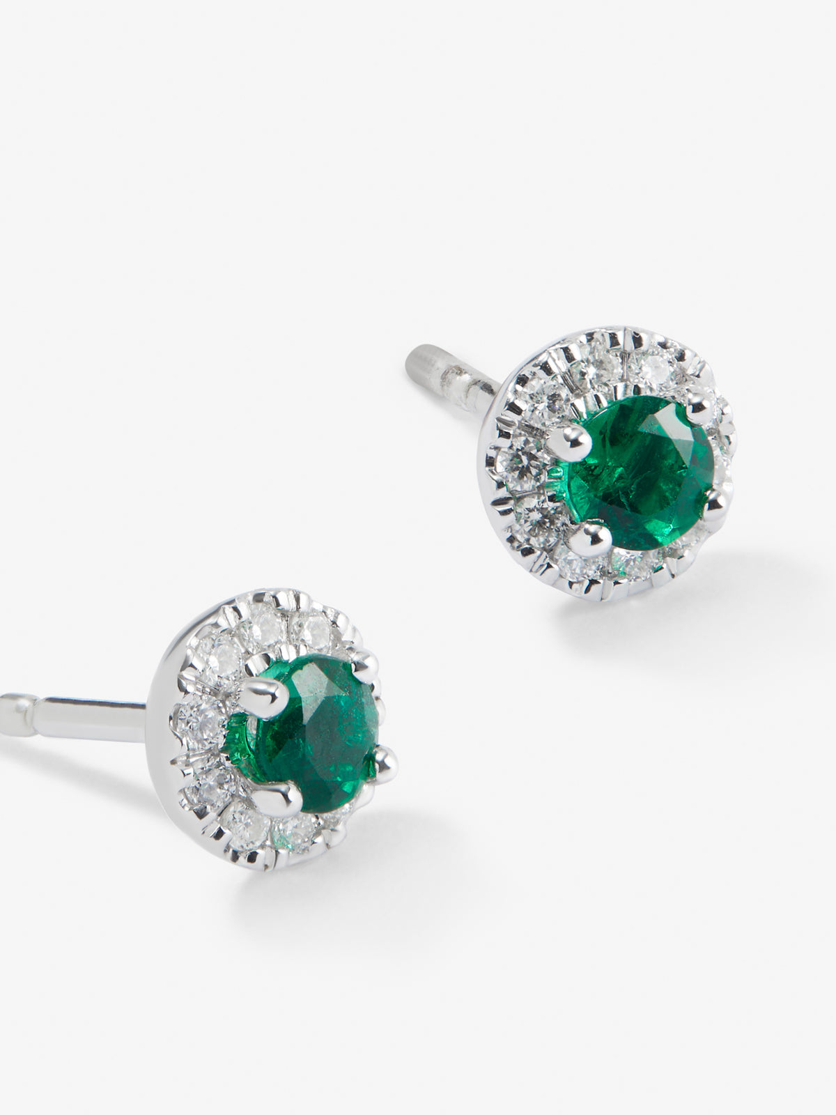 18K white gold earrings with emeralds