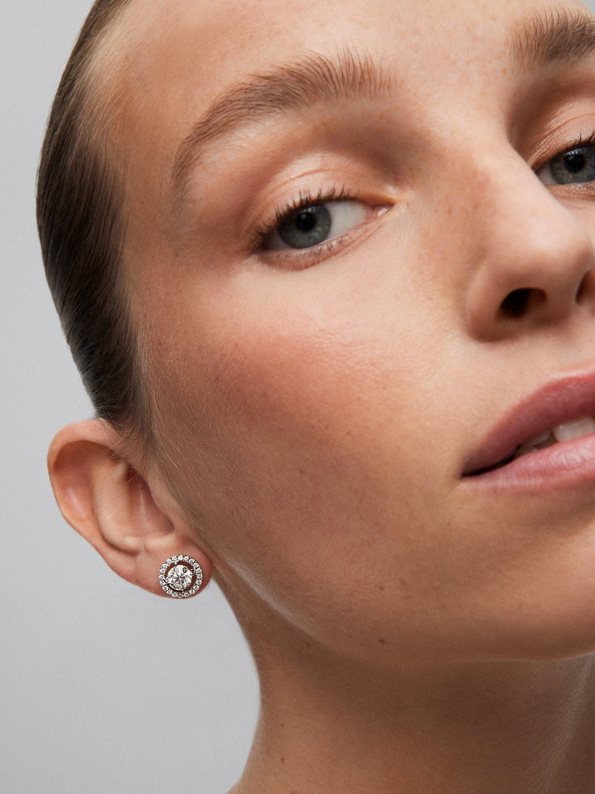 Pendientes de boton de oro blanco de 18K con diamantes
