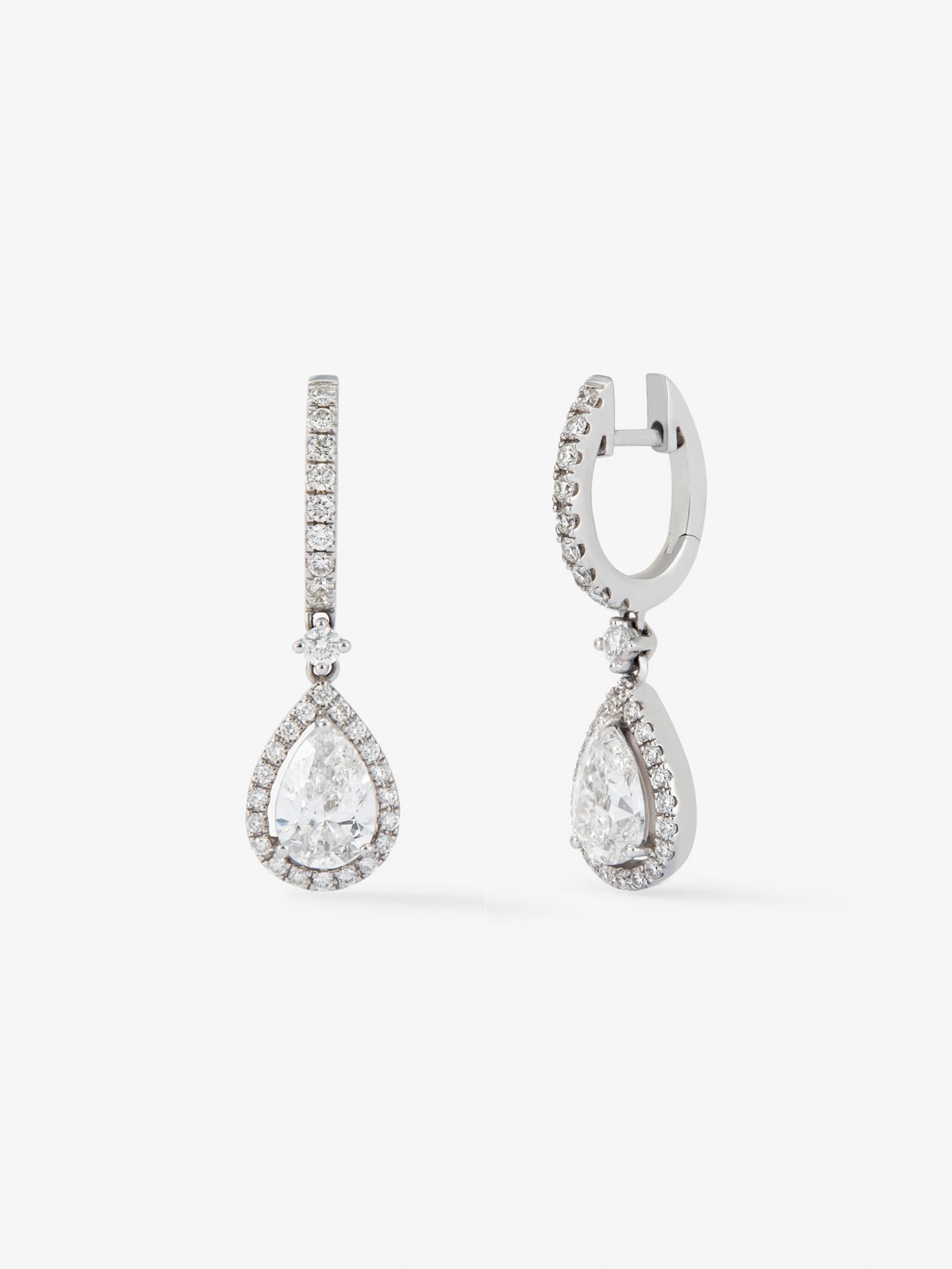 Pendientes de oro blanco de 18K con diamantes en talla pera y brillante de 2,56 cts