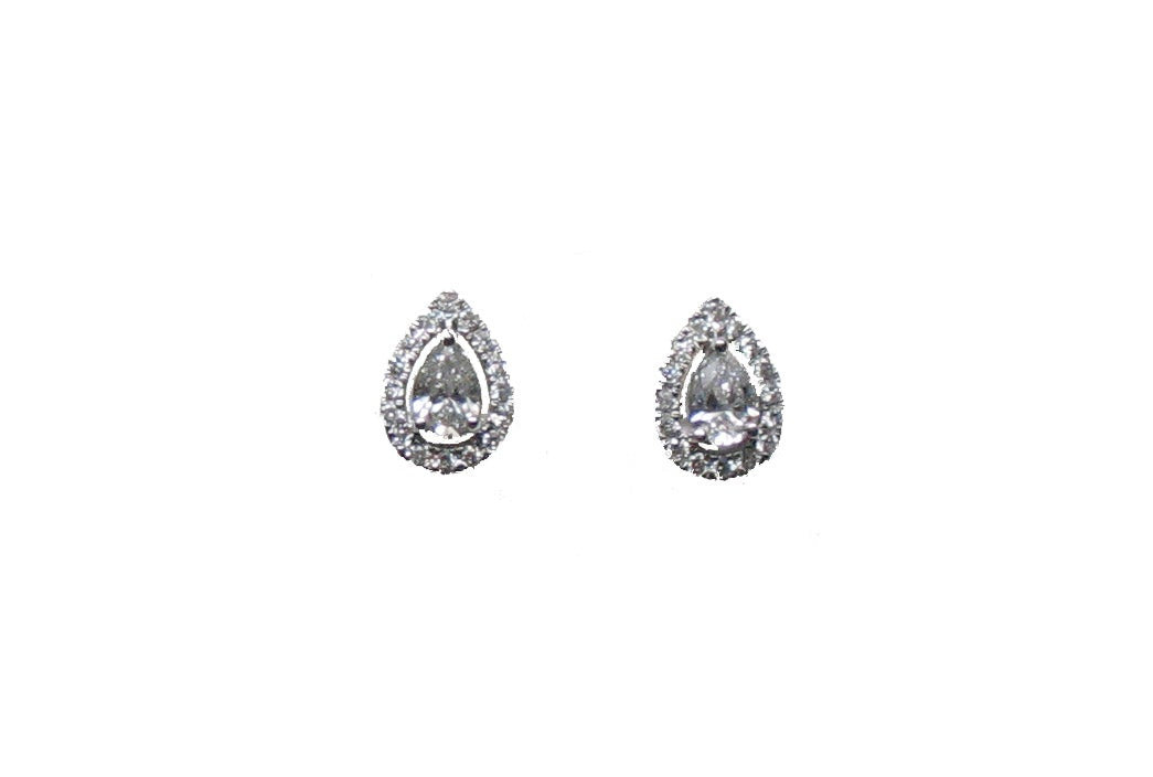Pendientes de oro blanco de 18K con 2 diamantes en talla pera con un total de 0,35 cts y 32 diamantes en talla brillante con un total de 0,21 cts