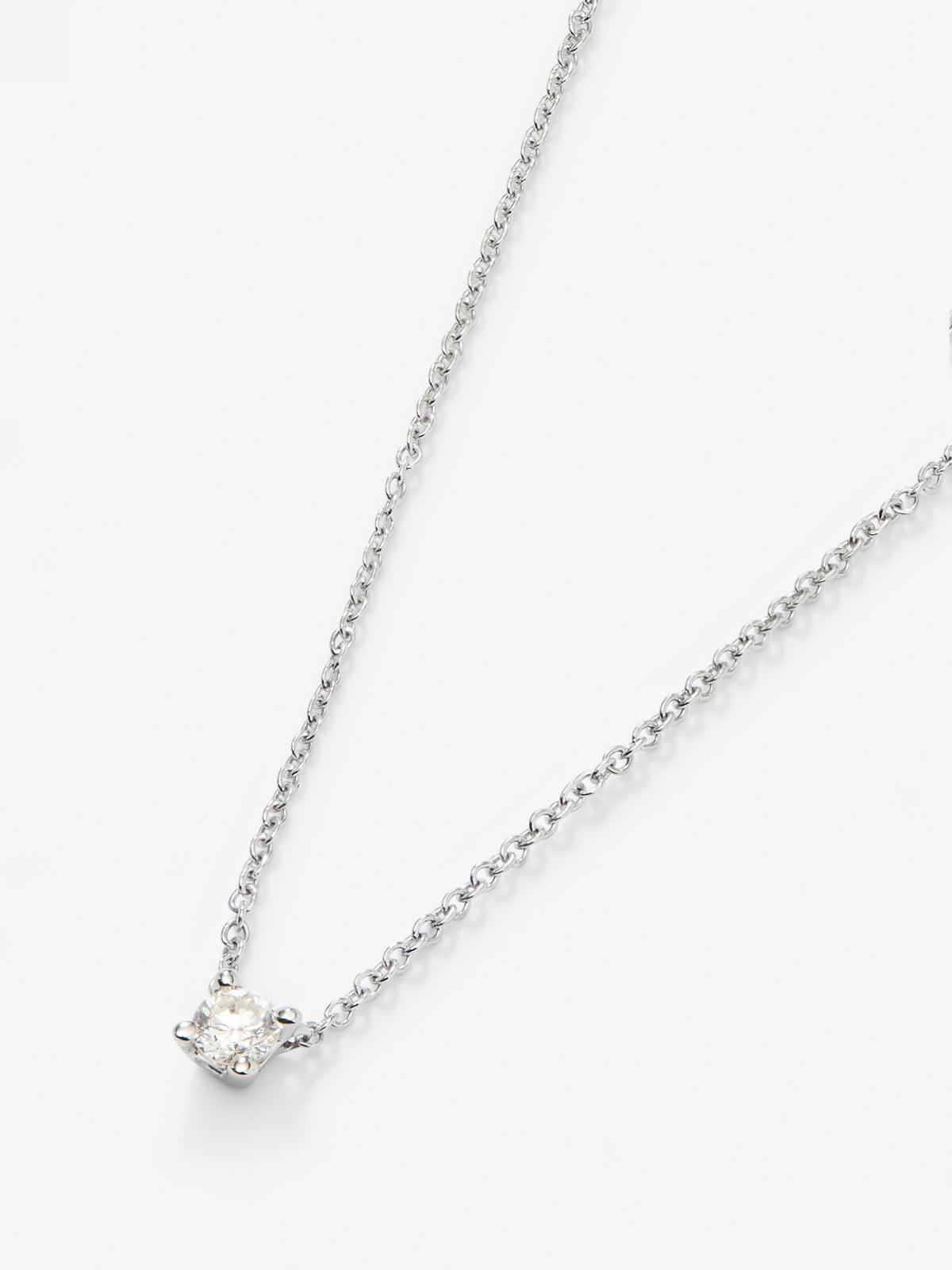 Colgante solitario de oro blanco de 18K con diamante en talla brillante de 0,1 cts