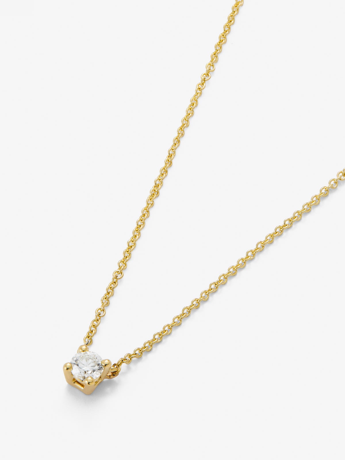 Collar de oro amarillo de 18K con diamante central en talla brillante de 0,25 cts