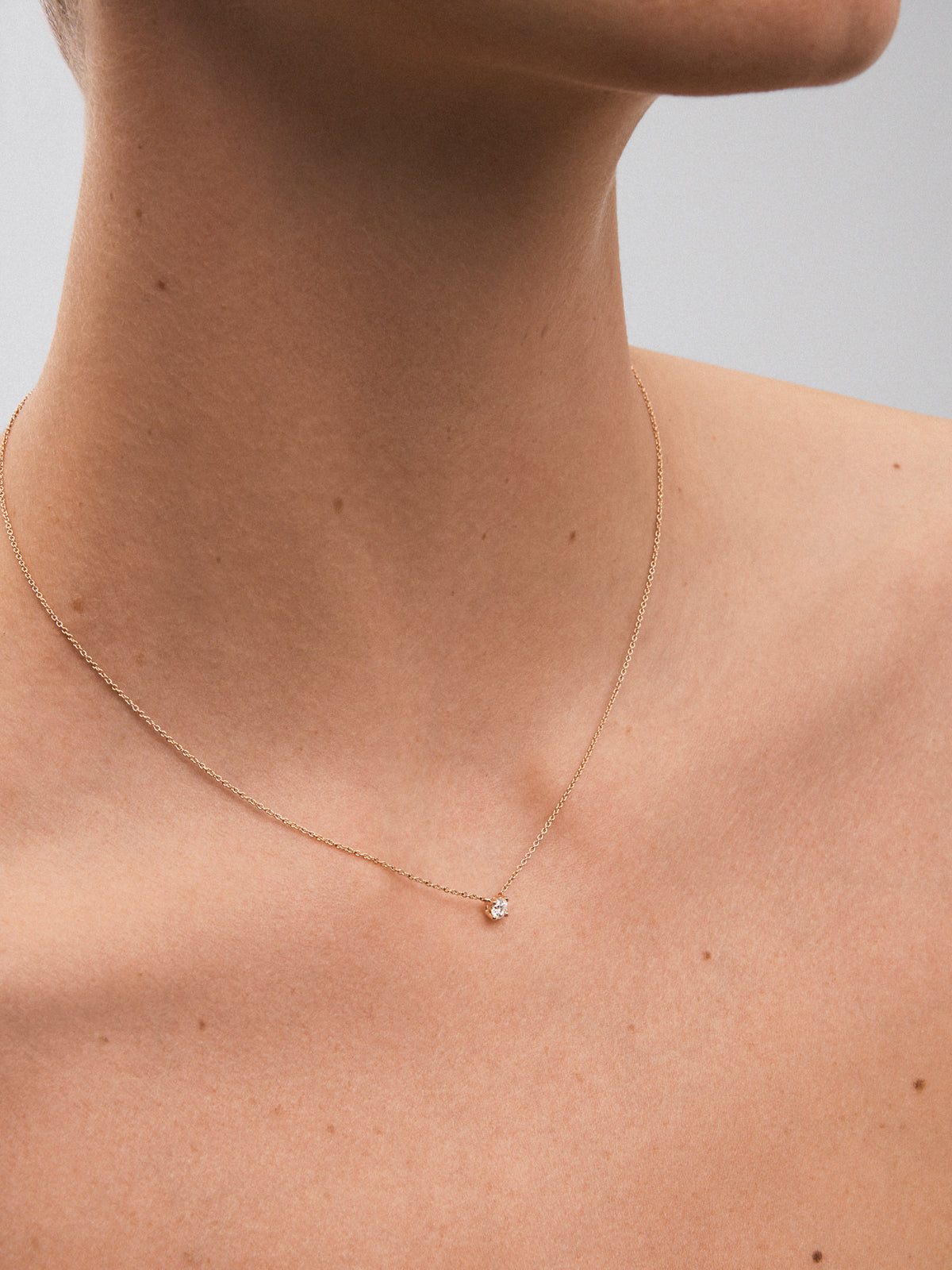 Colgante cadena de oro rosa de 18K con diamante solitario de 0,20cts
