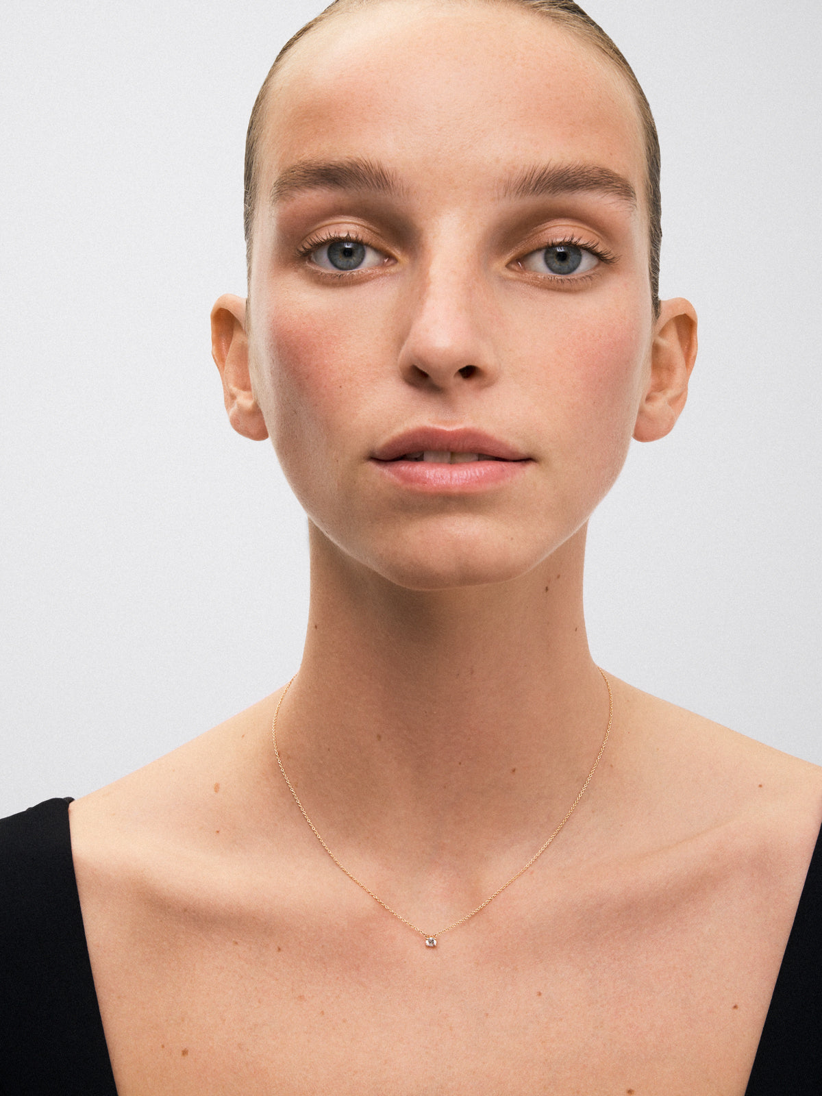 Colgante cadena de oro rosa de 18K con diamante solitario de 0,20cts