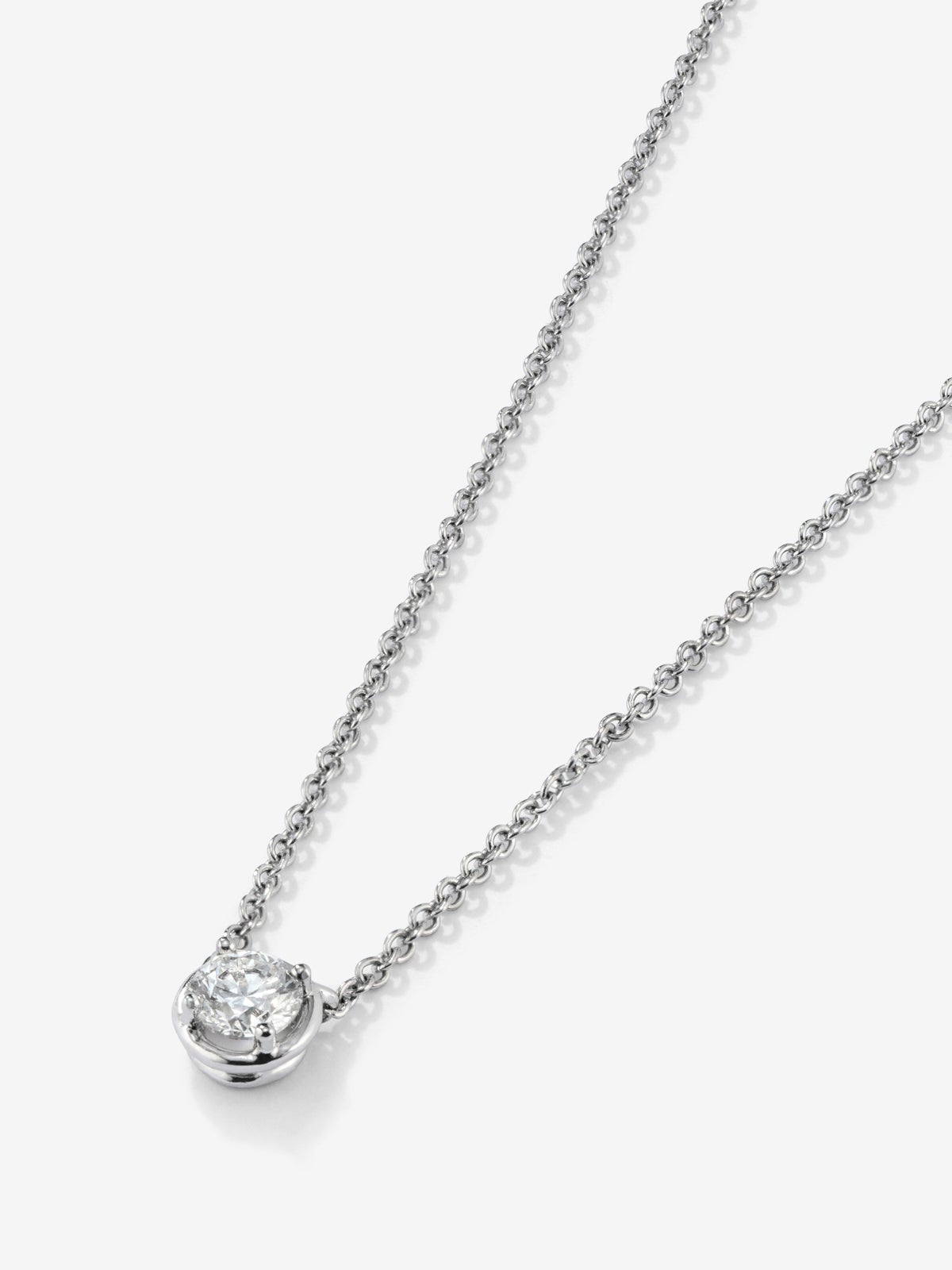 Colgante cadena de oro blanco de 18K con diamante solitario