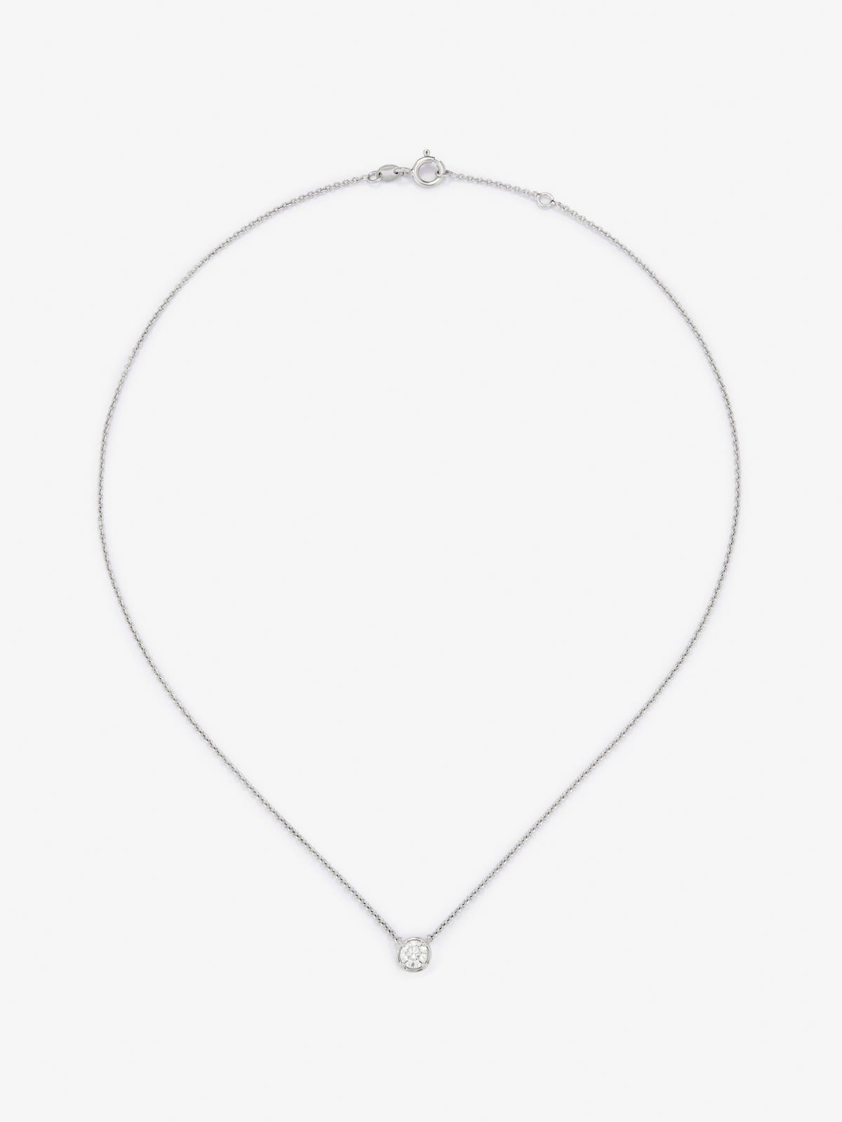 Colgante solitario de oro blanco de 18K con diamante en talla brillante de 0,4 cts
