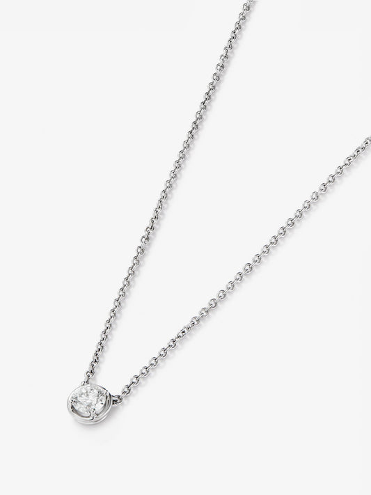 Colgante solitario de oro blanco de 18K con diamante en talla brillante de 0,4 cts