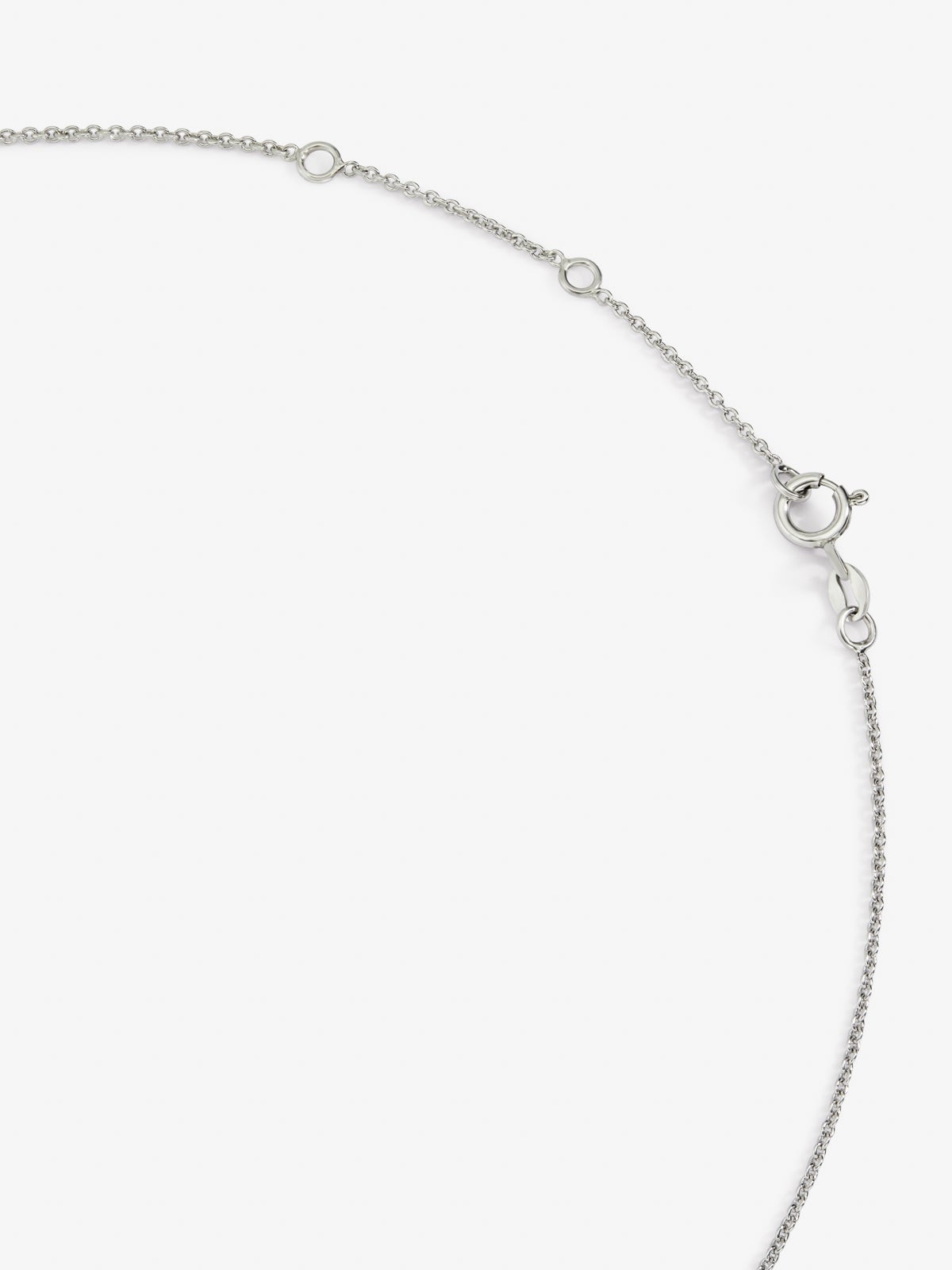 Colgante de oro blanco de 18K con diamante en talla brillante de 0,30 cts y forma de flor