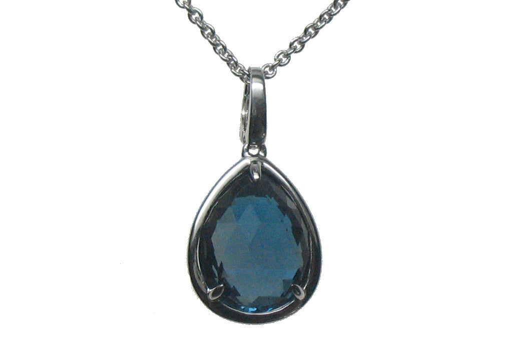 Colgante de plata con topacio london en talla pera