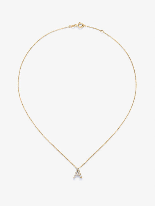 Colgante de oro amarillo de 18K con letra A y 12 diamantes en talla brillante con un total de 0,07 cts