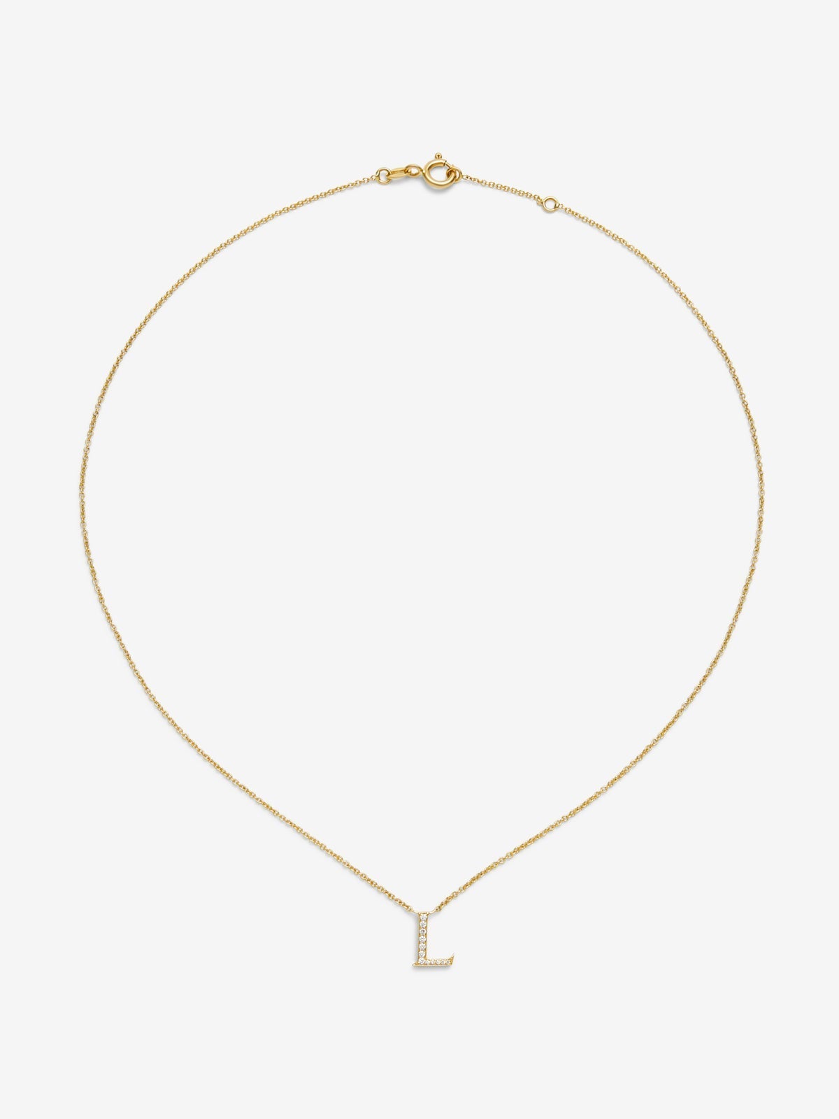 Colgante de oro amarillo de 18K con letra L y 12 diamantes en talla brillante con un total de 0,07 cts