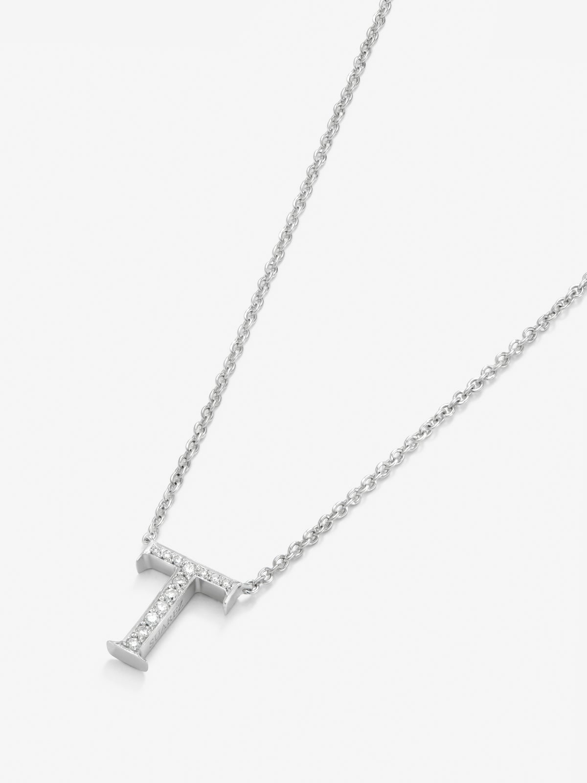 Colgante de oro blanco de 18K con letra T y diamantes blancos en talla brillante