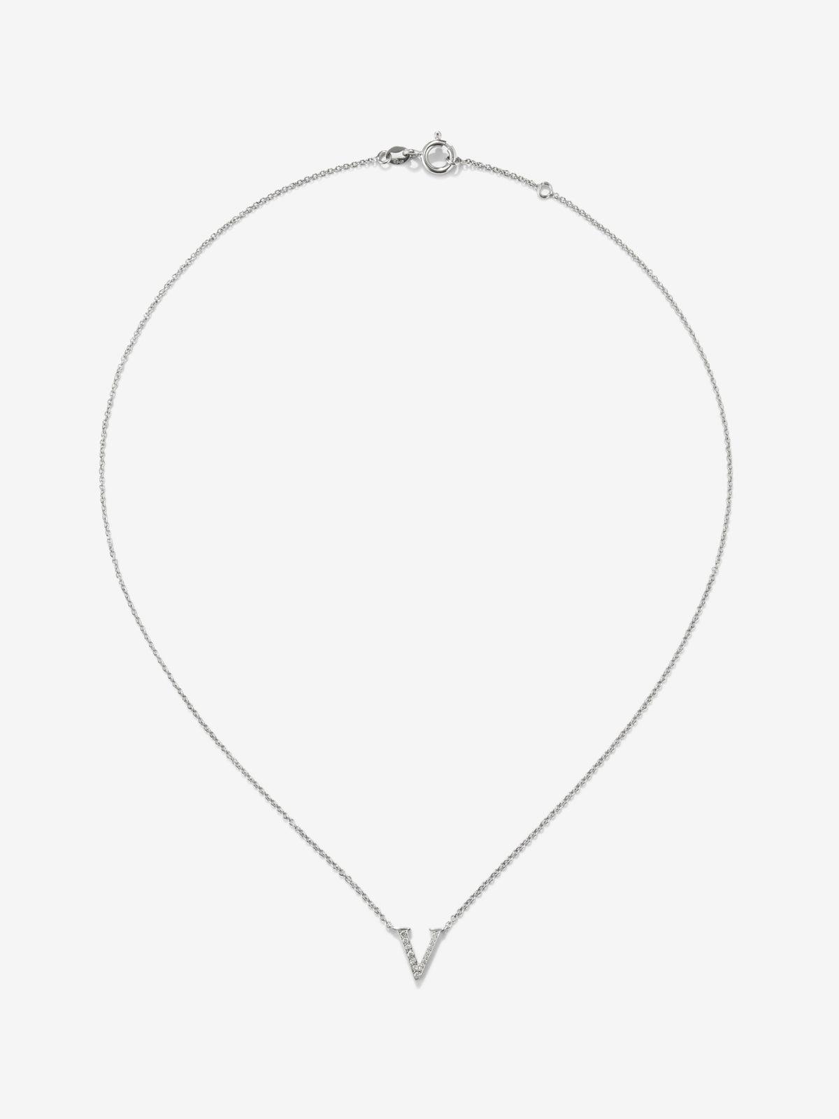 18K white gold pendant with the letter V and 16 brilliant-cut diamonds totaling 0.07 cts