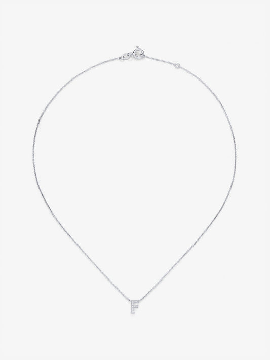 Colgante cadena con inicial pequeña de oro blanco de 18K y diamantes