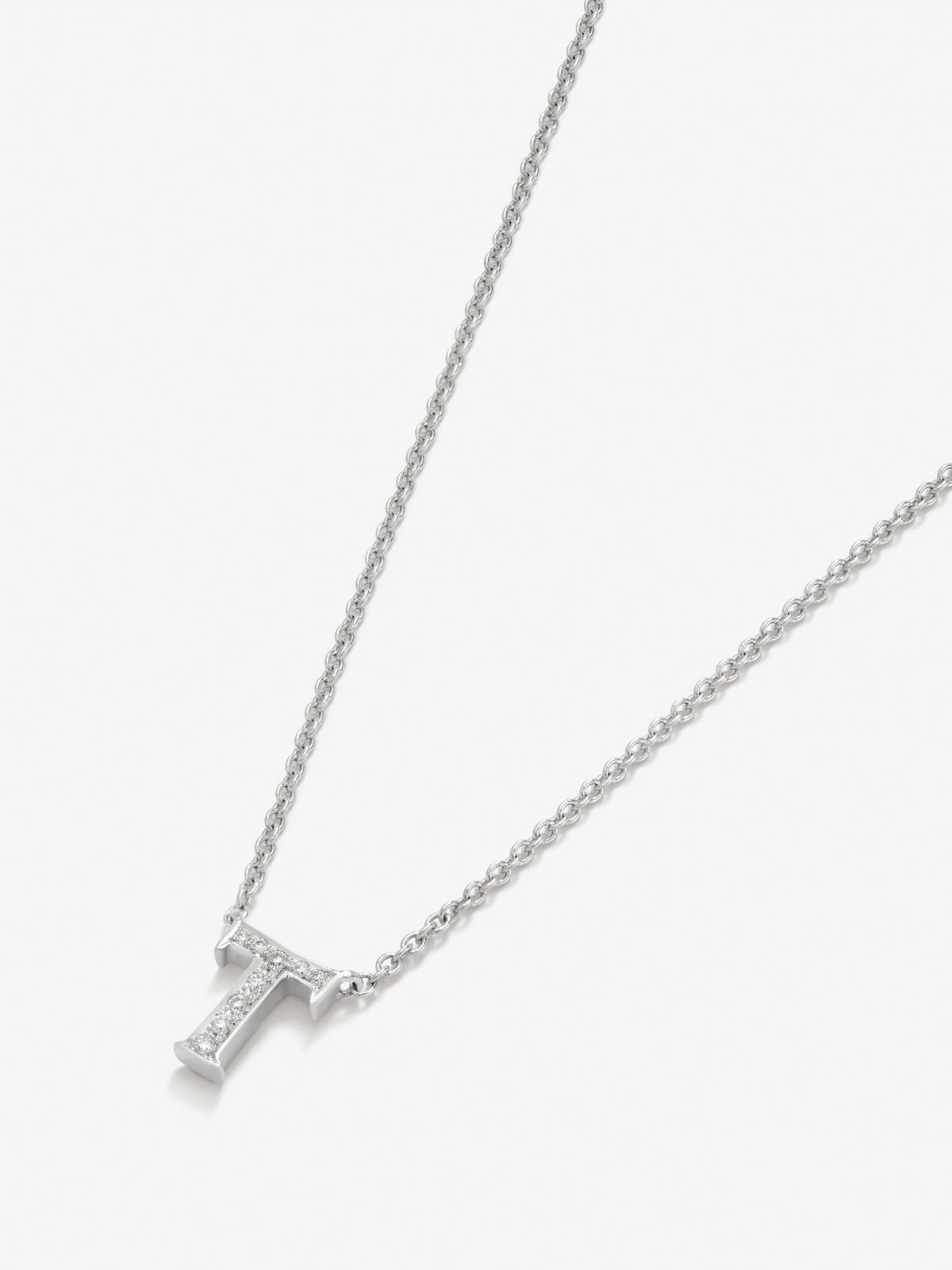 Colgante de oro blanco de 18K con letra T en pavé de 10 diamantes en talla brillante con un total de 0,0205 cts
