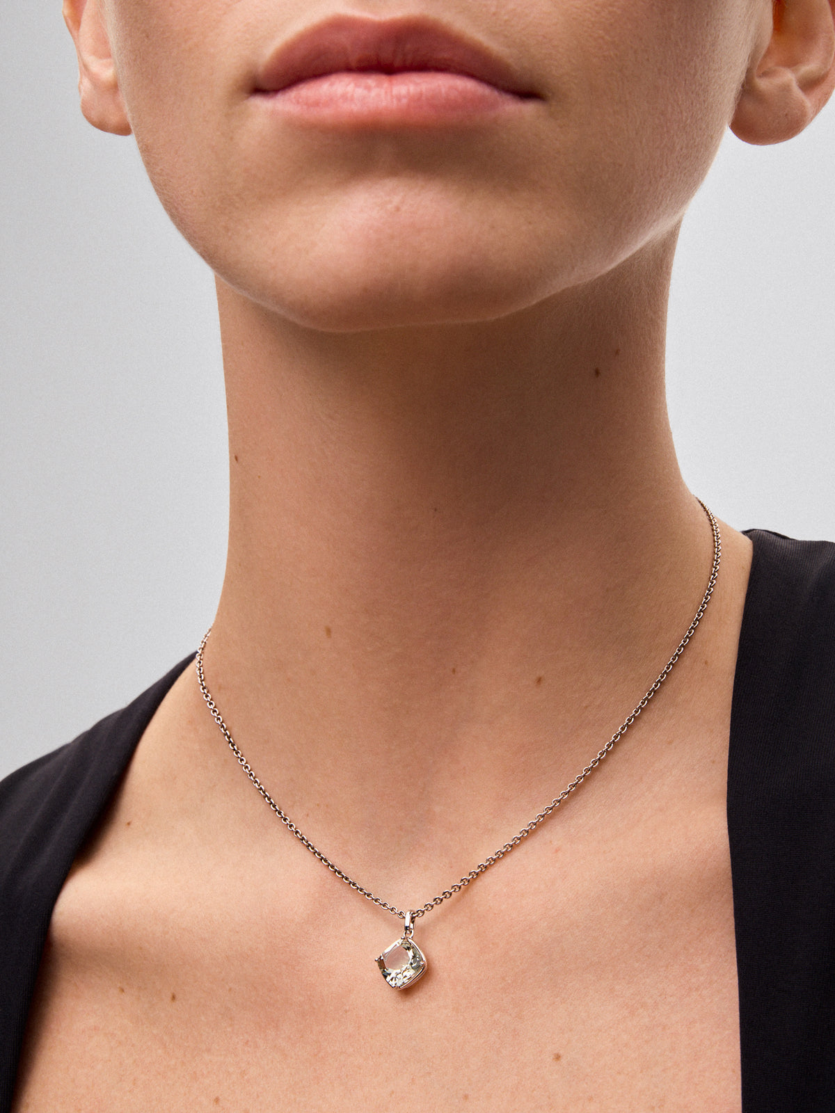 Colgante de plata 925 con amatista verde en talla cushion de 2,7 cts
