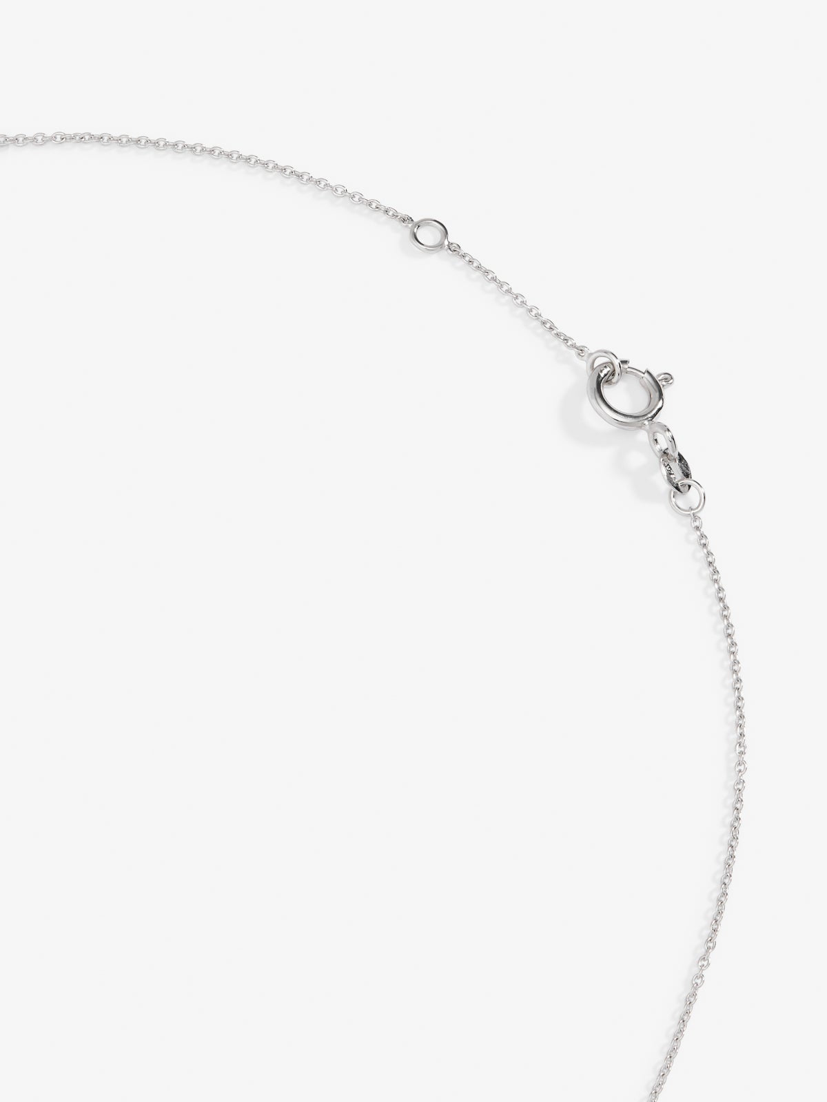 Colgante de oro blanco de 18K con perla akoya de 8,5mm y diamantes en talla brillante de 0,1 cts