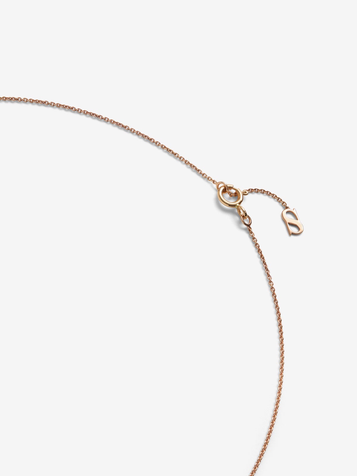 Colgante de oro rosa de 18K con diamantes en talla brillante con un total de 0,05 cts