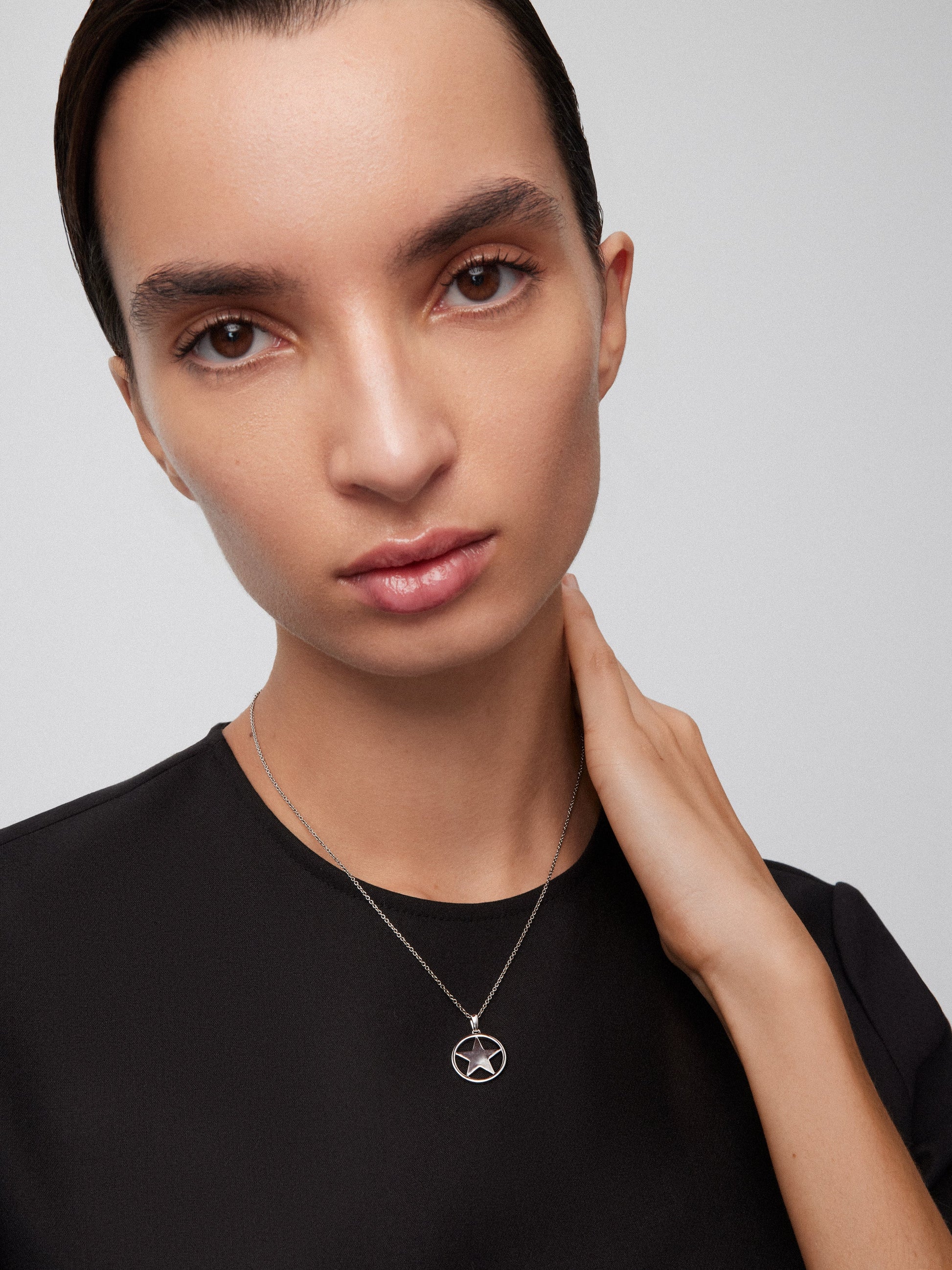 Colgante cadena estrella de plata 925 con diamante en talla brillante