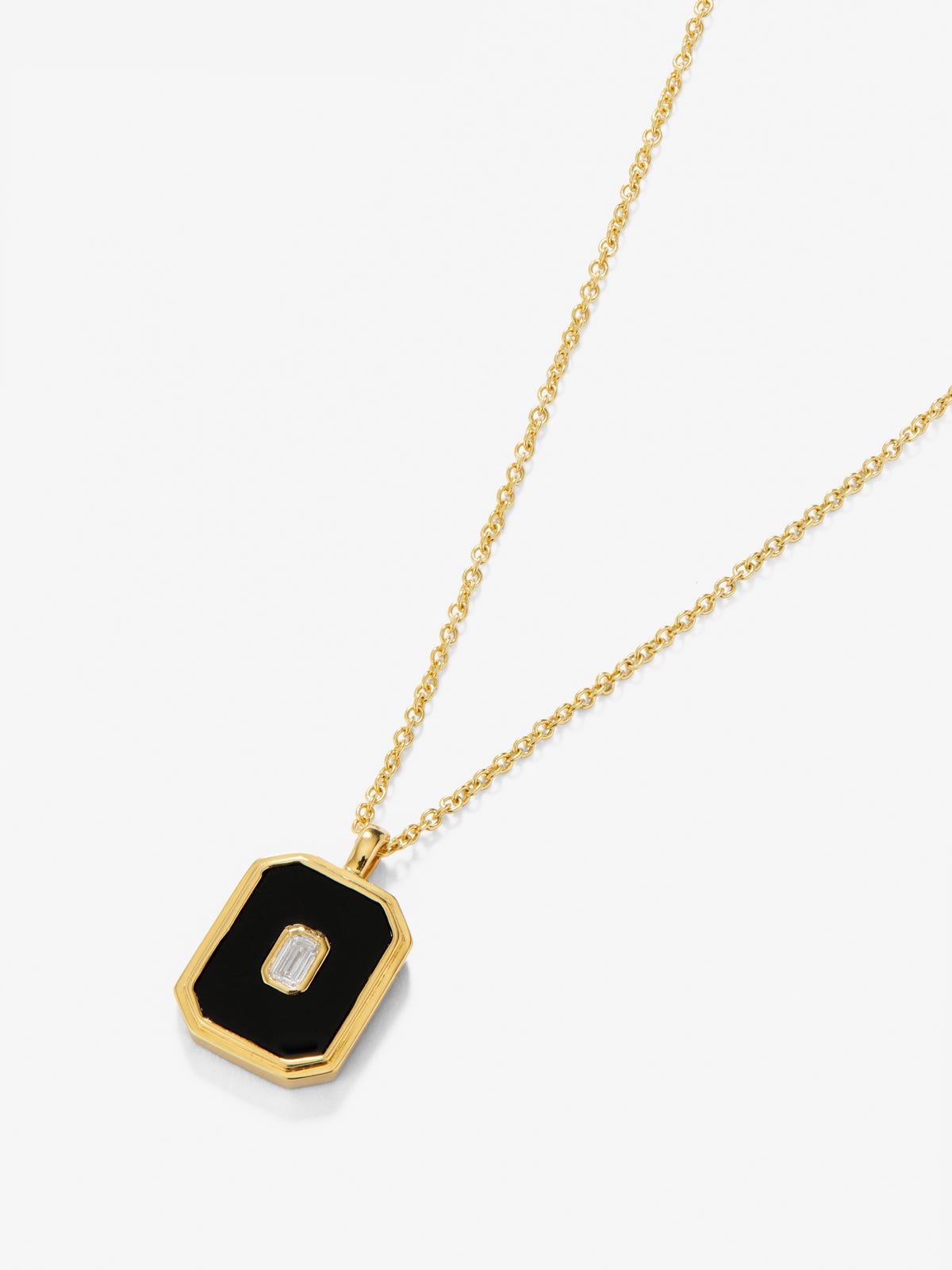Colgante de oro amarillo de 18K con ónix negro de 1,45 cts y diamante blanco en talla esmeralda de 0,1 cts