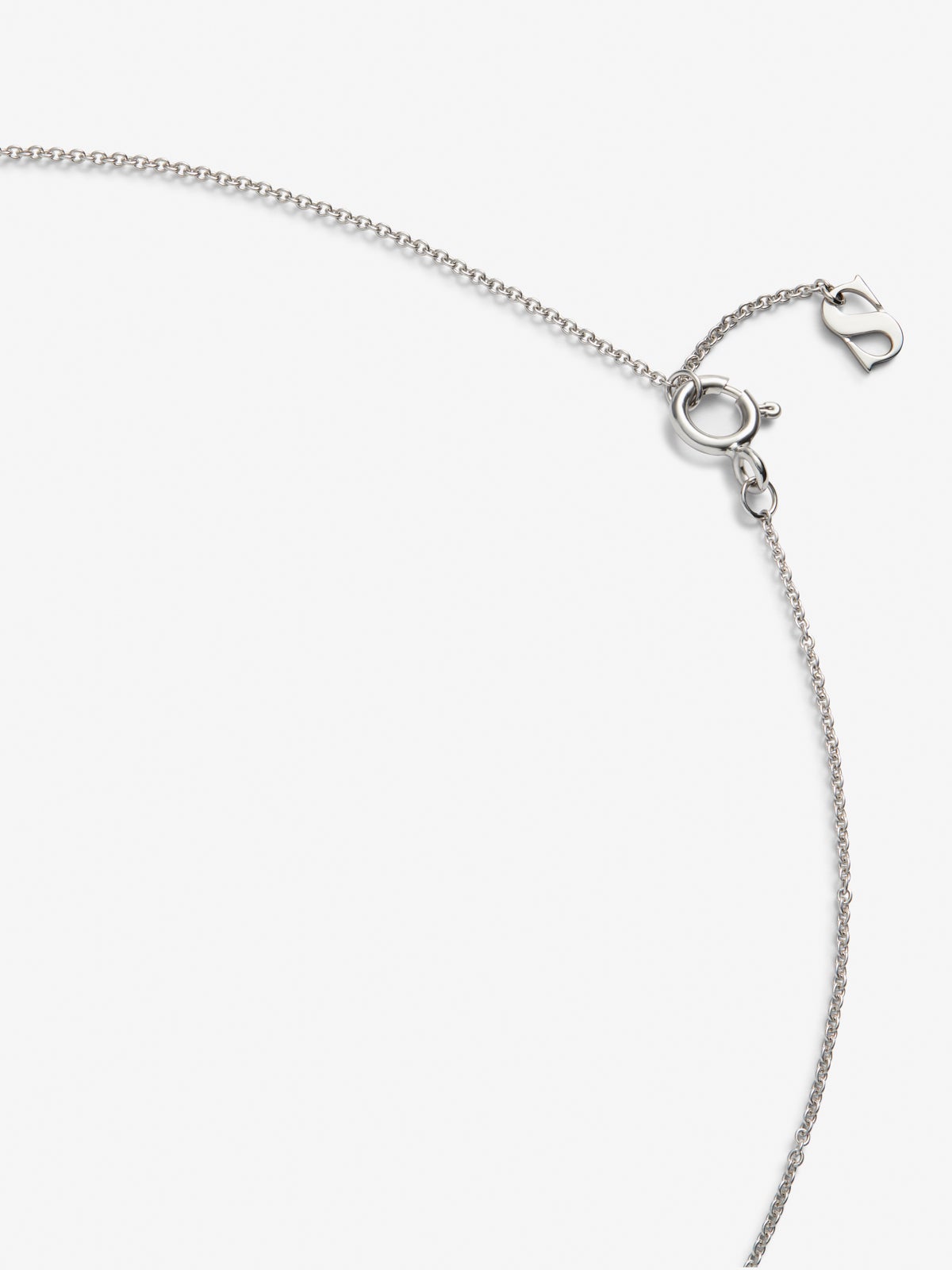 Colgante de oro blanco de 18K con diamantes en talla brillante y baguette de 0,5 cts