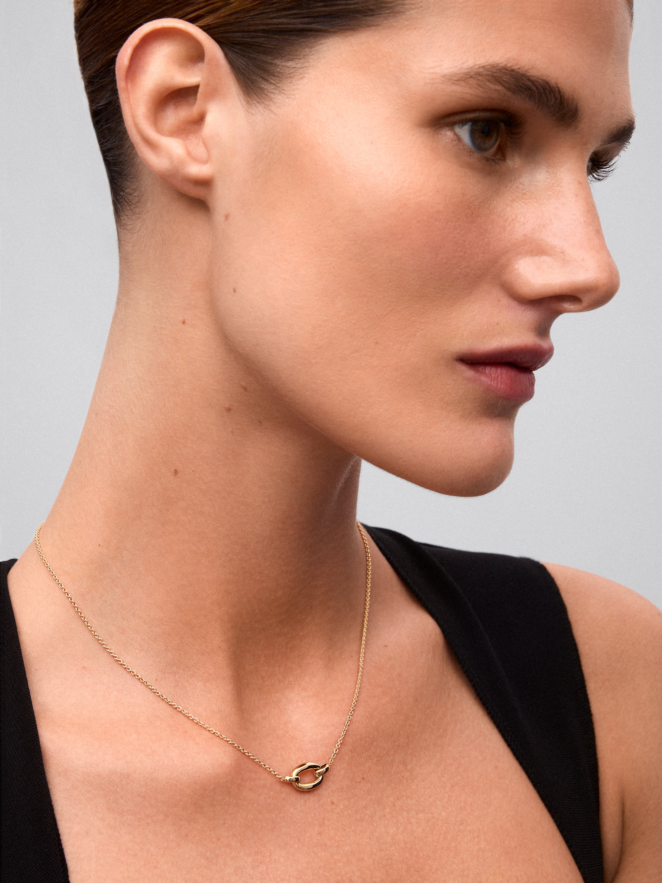 Colgante mini eslabón de oro amarillo de 18K