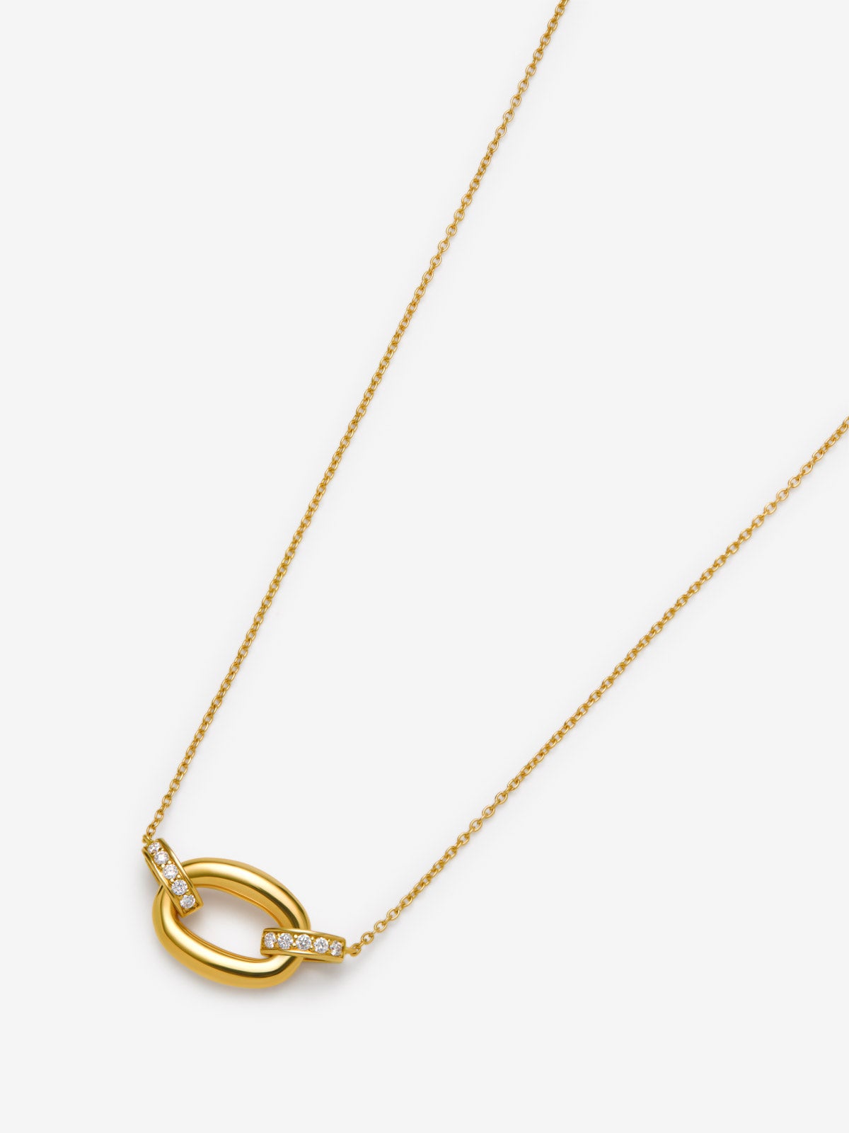 Colgante mini eslabón de oro amarillo de 18K con pavé de diamantes