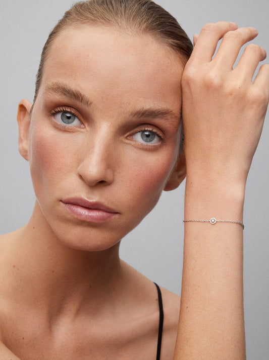 Pulsera de oro blanco de 18K con diamantes en talla brillante con un total de 0,12 cts