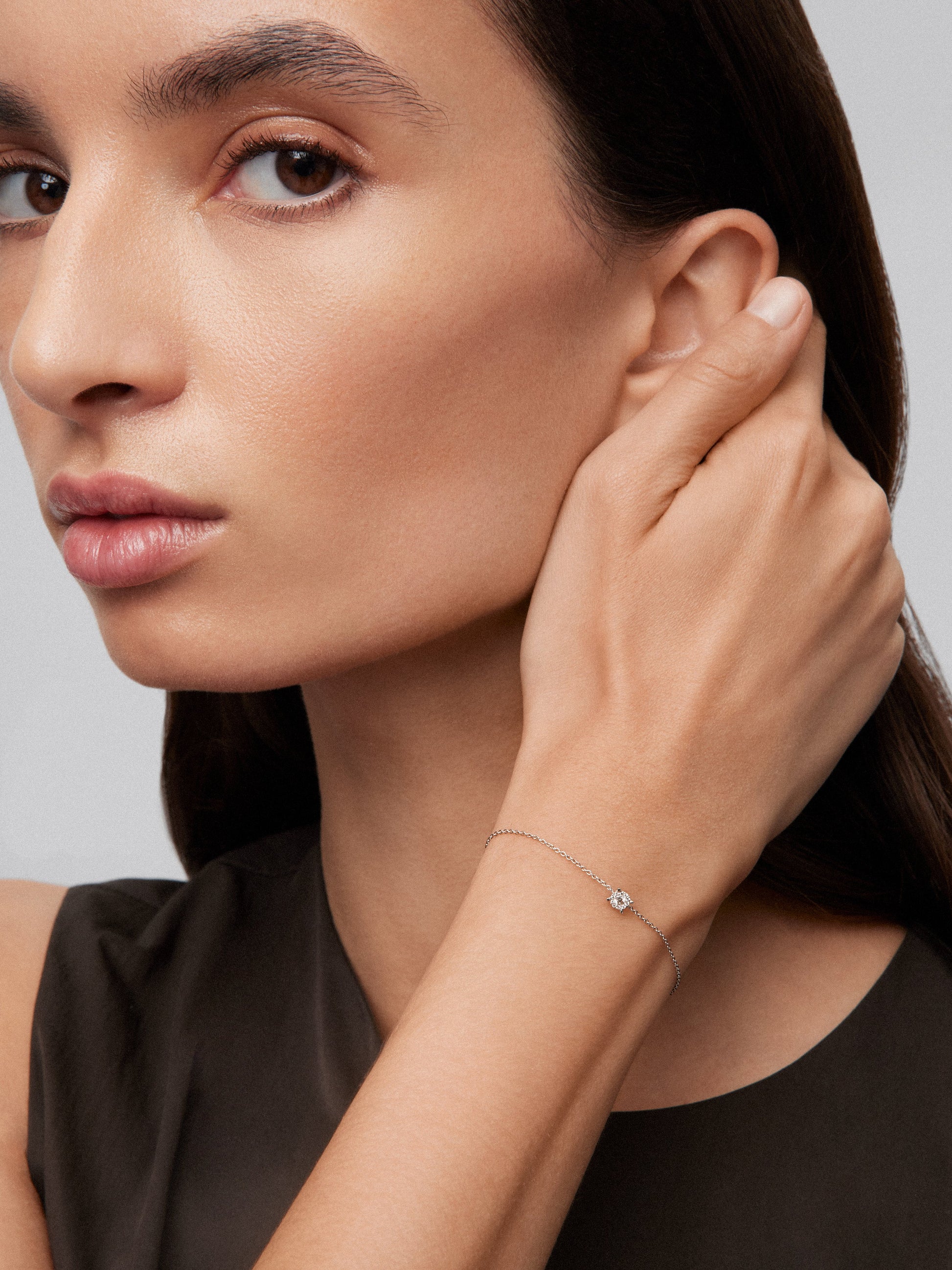 Colgante de oro blanco de 18kt con diamantes