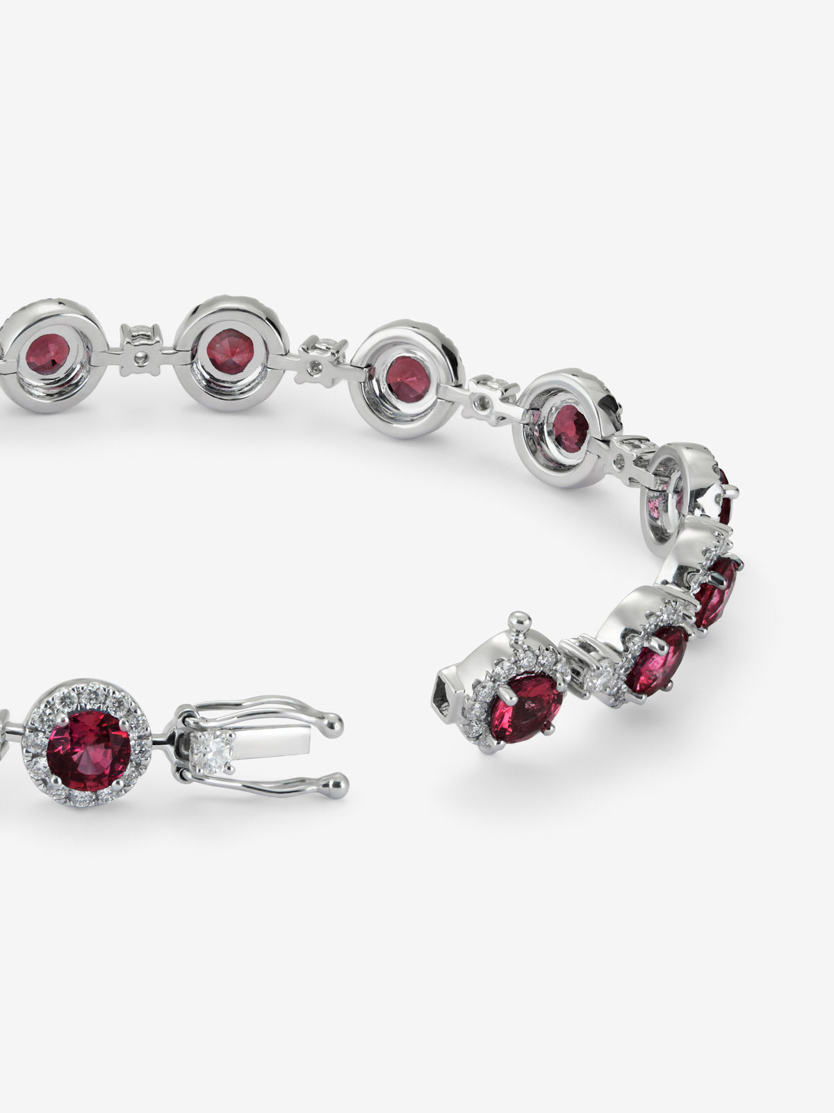 18K white gold bracelet with 17 brilliant-cut rubies totaling 3.74 cts and 187 brilliant-cut diamonds totaling 2.32 cts