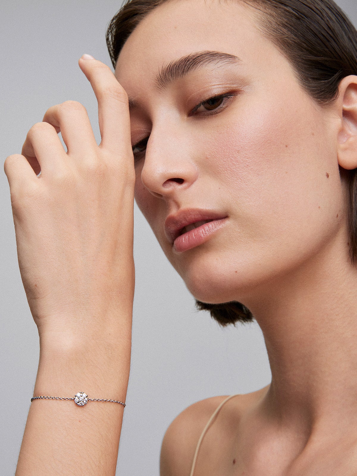 Pulsera de oro blanco de 18K con 6 diamantes en talla brillante con un total de 0,27 cts