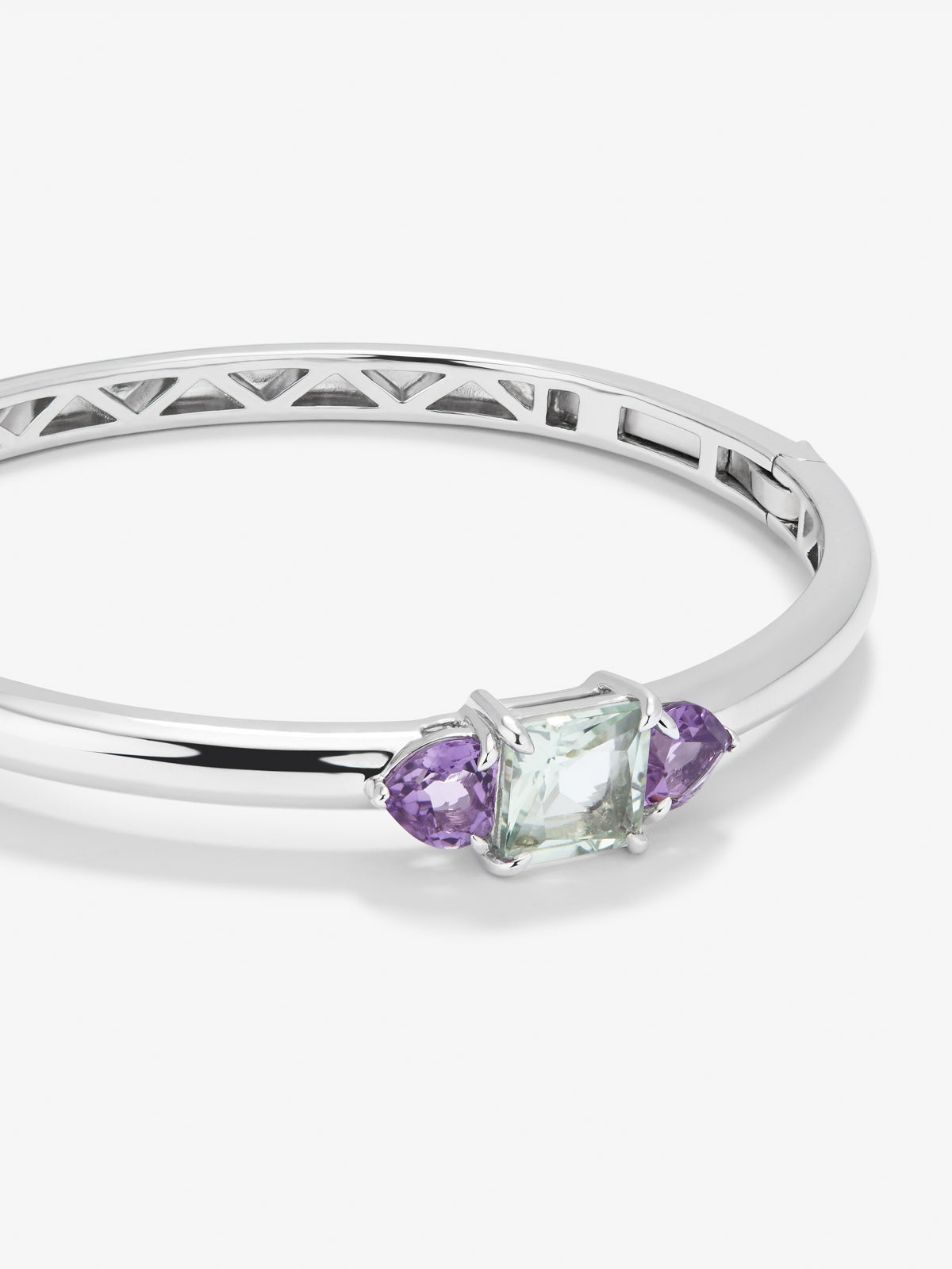 Pulsera de plata 925 con amatista verde en talla cushion de 2,47 cts y amatistas moradas en talla cushion de 1,6 cts